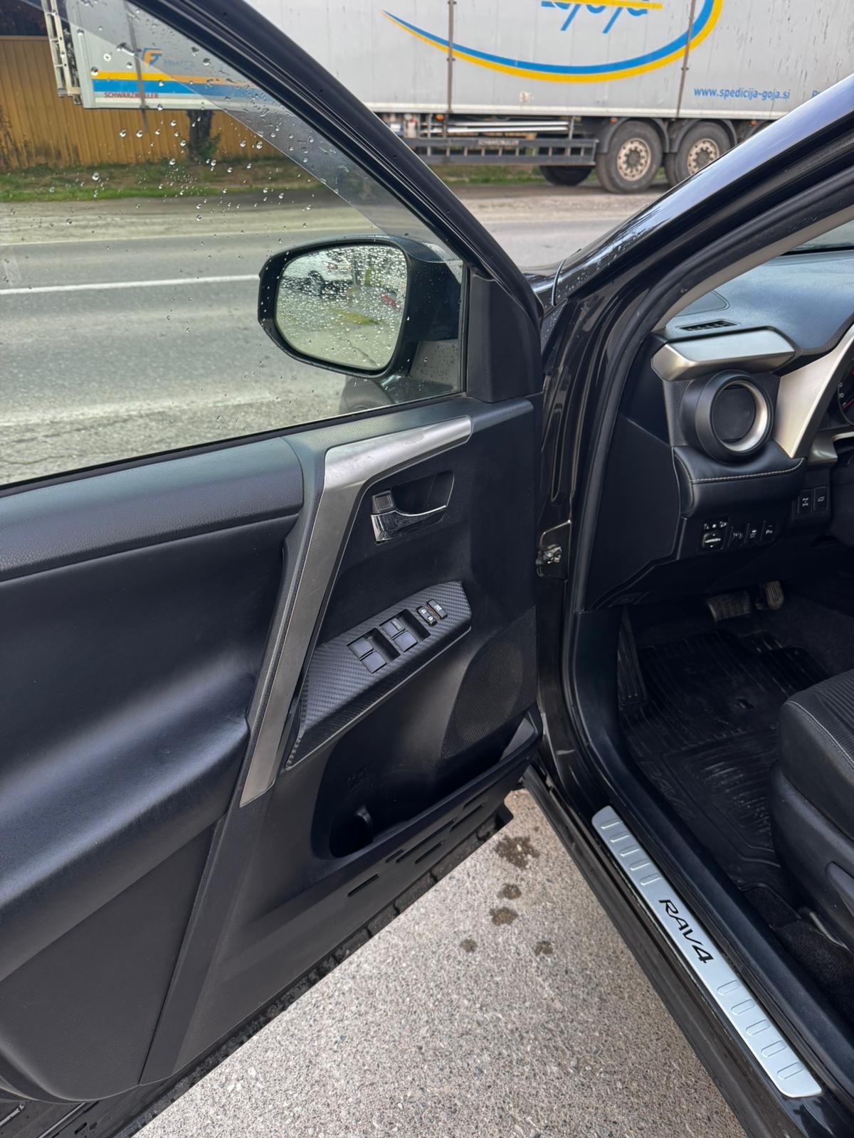 Toyota RAV4 2,2 automatik, servisna povijest, navi, alu, gr.sjedala, fotografija 7