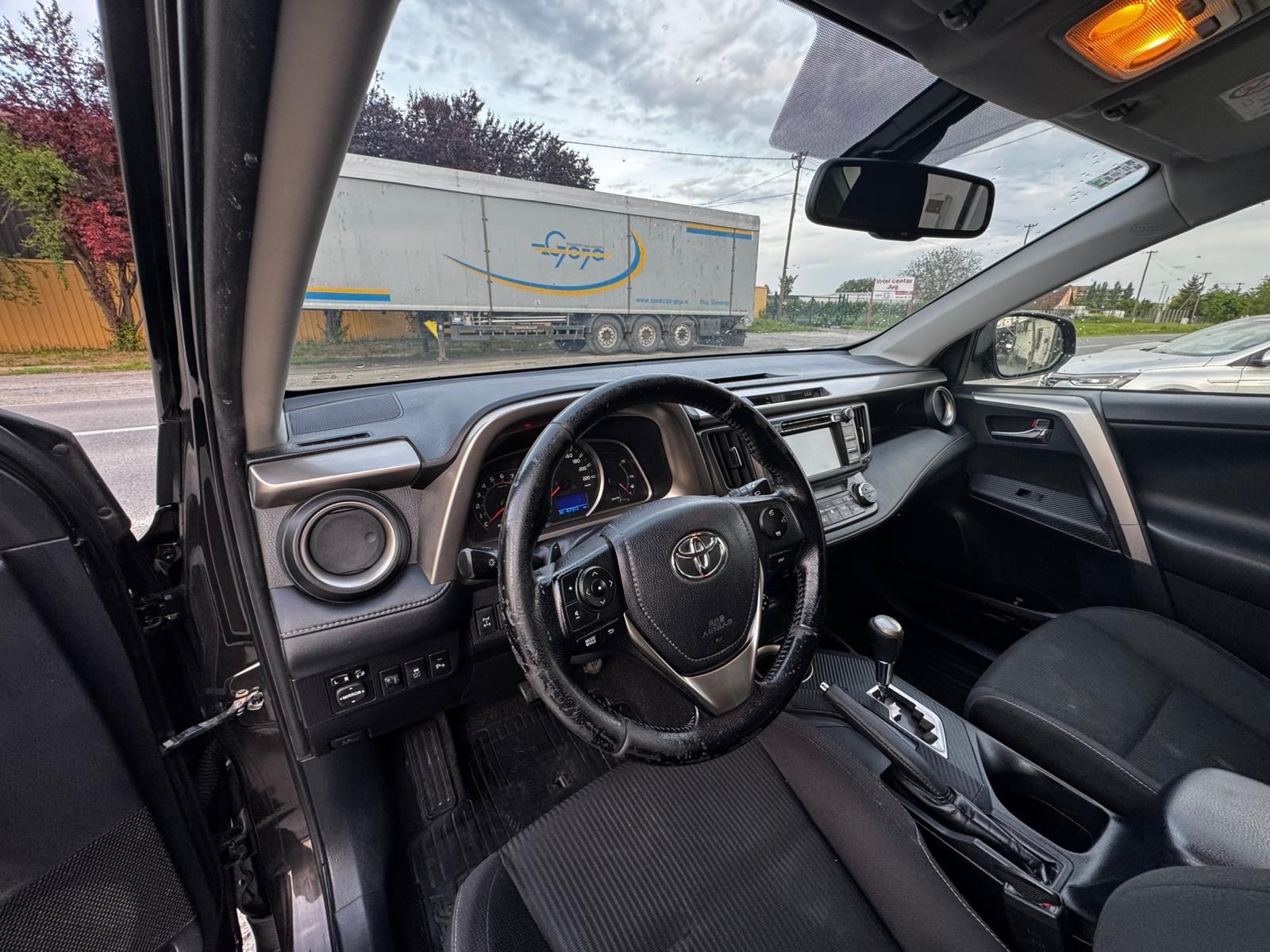 Toyota RAV4 2,2 automatik, servisna povijest, navi, alu, gr.sjedala, fotografija 9