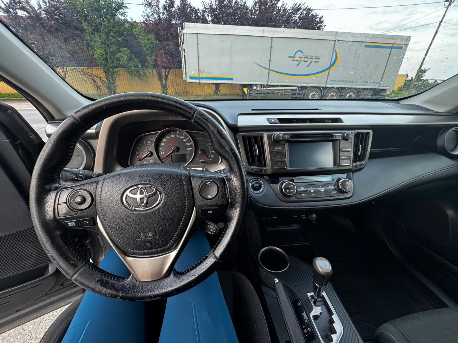 Toyota RAV4 2,2 automatik, servisna povijest, navi, alu, gr.sjedala, fotografija 10
