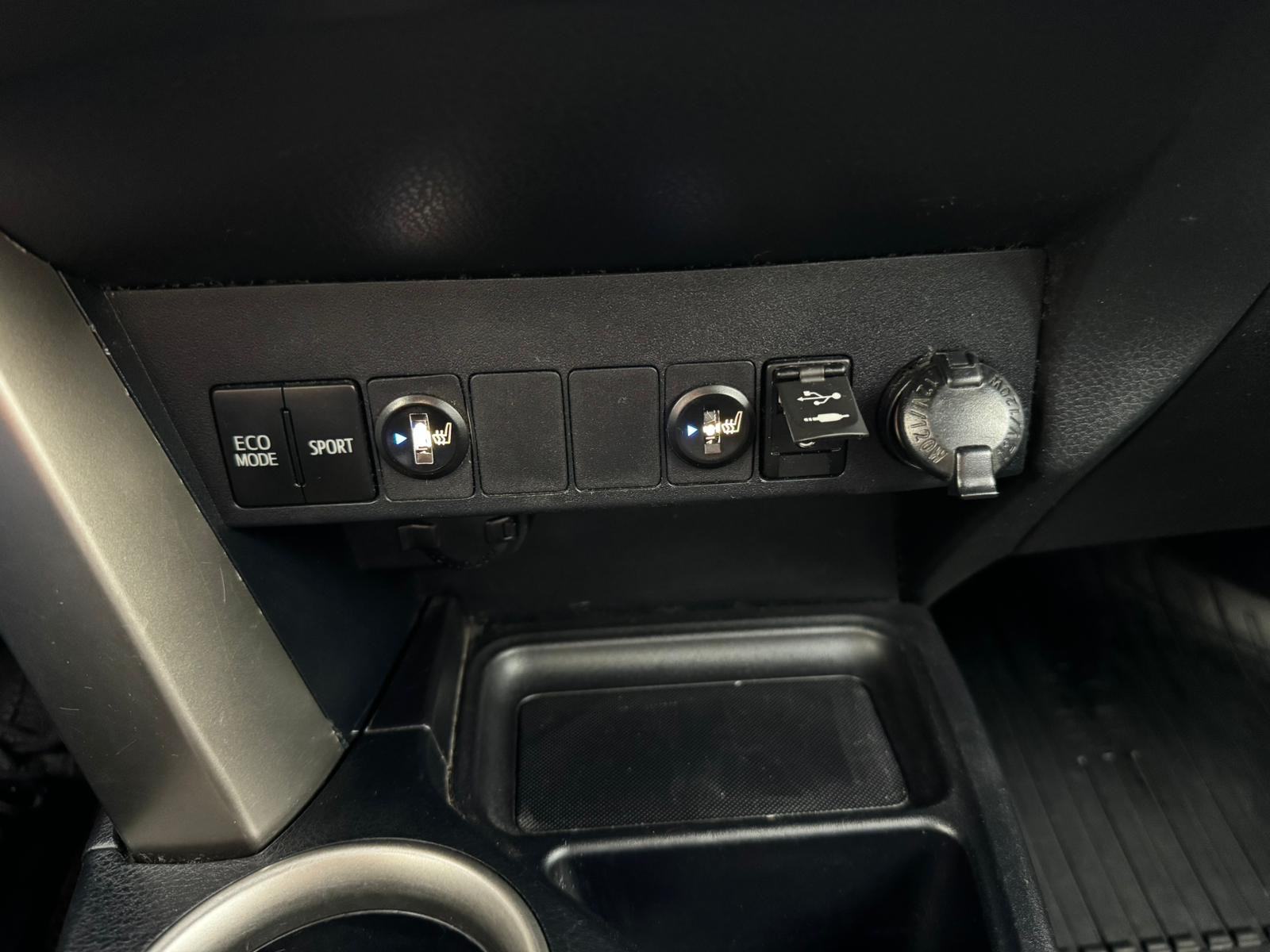Toyota RAV4 2,2 automatik, servisna povijest, navi, alu, gr.sjedala, fotografija 17