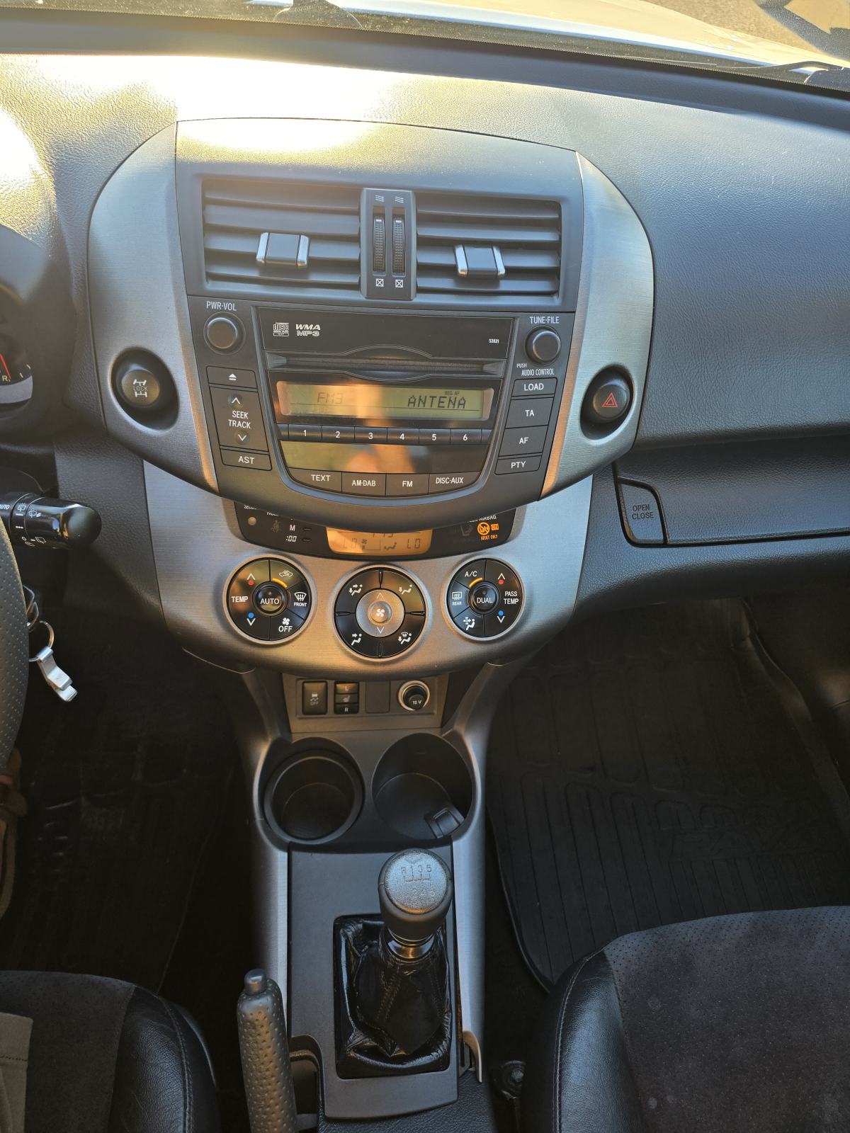 Toyota RAV4 2,2 D-4D 4x4 110 kw reg može zamjena, fotografija 8