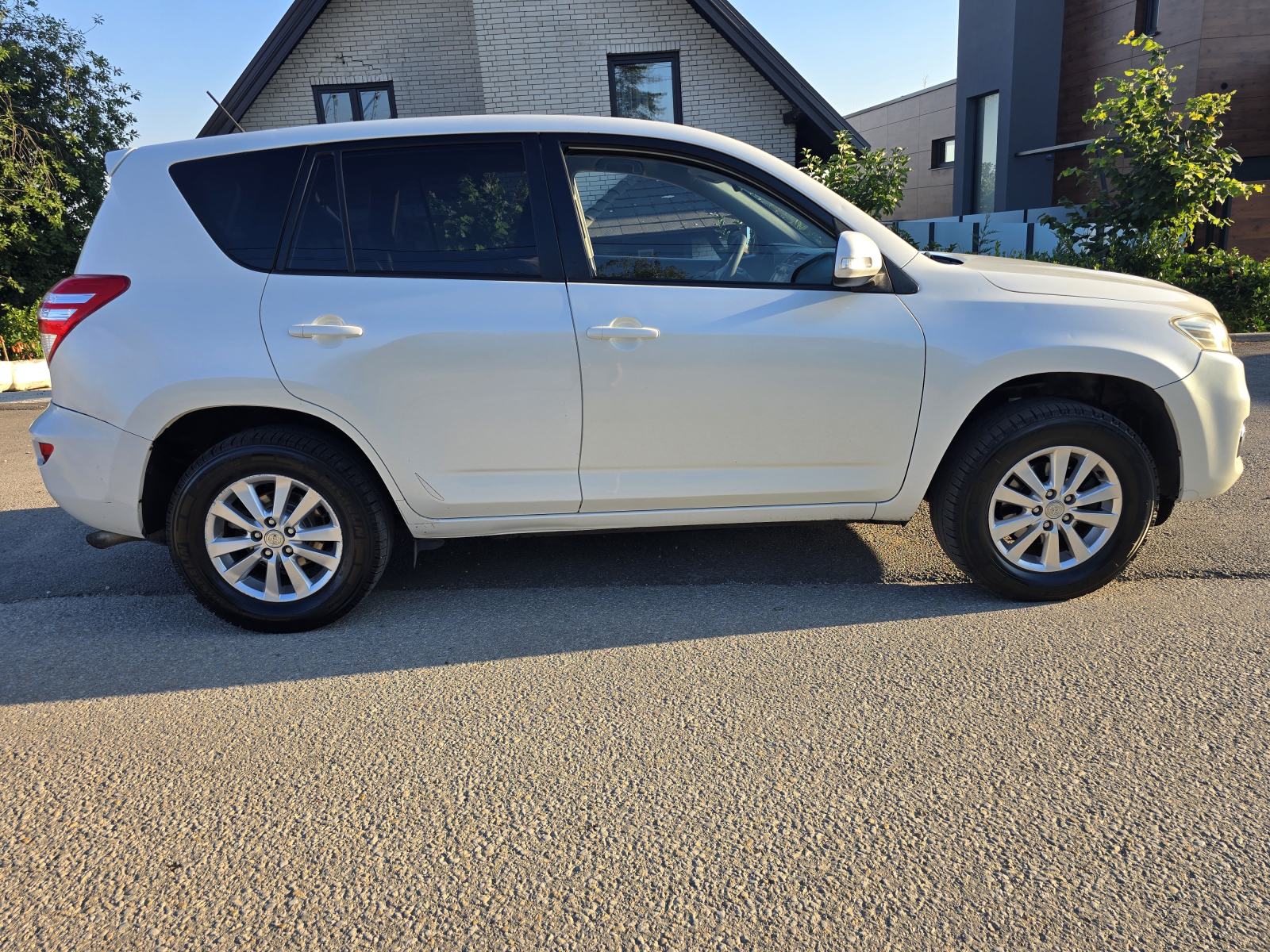 Toyota RAV4 2,2 D-4D 4x4 110 kw reg može zamjena, fotografija 3