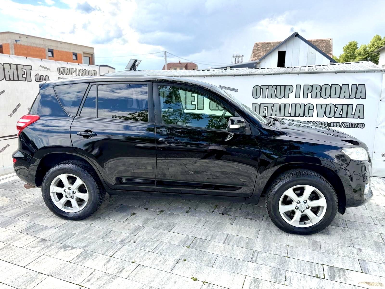 Toyota RAV4 2,2 D-4D 4x4 == ODLIČAN AUTO == KRED- KART**HR- AUTO**, fotografija 10