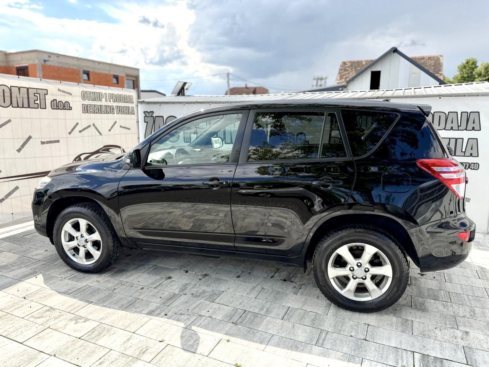 Toyota RAV4 2,2 D-4D 4x4 == ODLIČAN AUTO == KRED- KART**HR- AUTO**, fotografija 19
