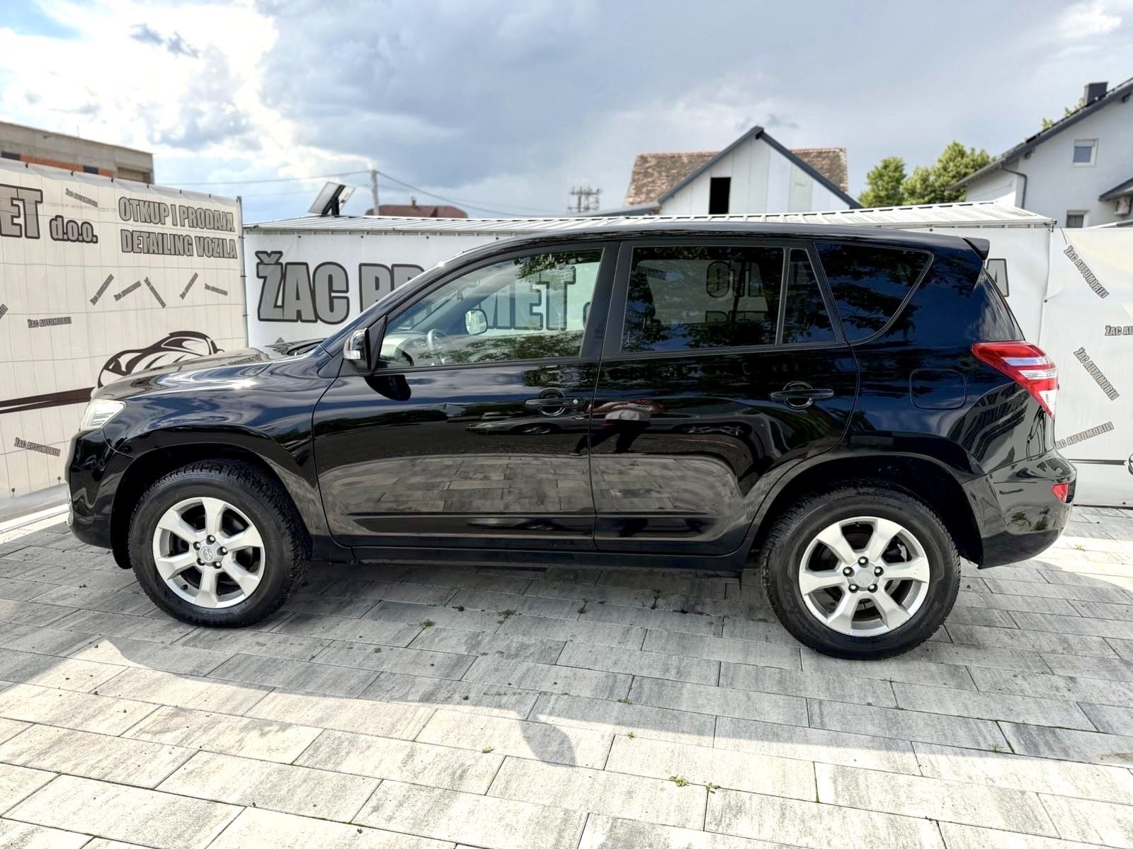 Toyota RAV4 2,2 D-4D 4x4 == ODLIČAN AUTO == KRED- KART**HR- AUTO**, fotografija 20