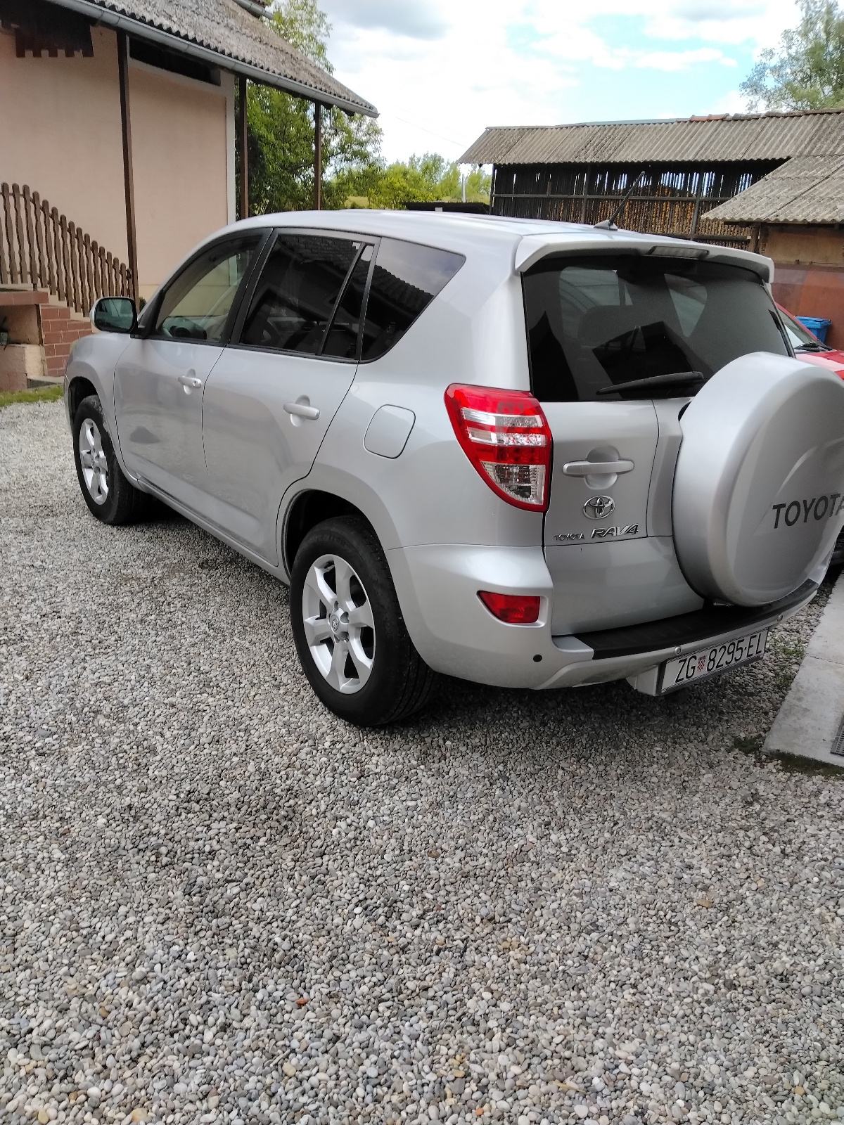 Toyota RAV4 2,2 D-4D, fotografija 3