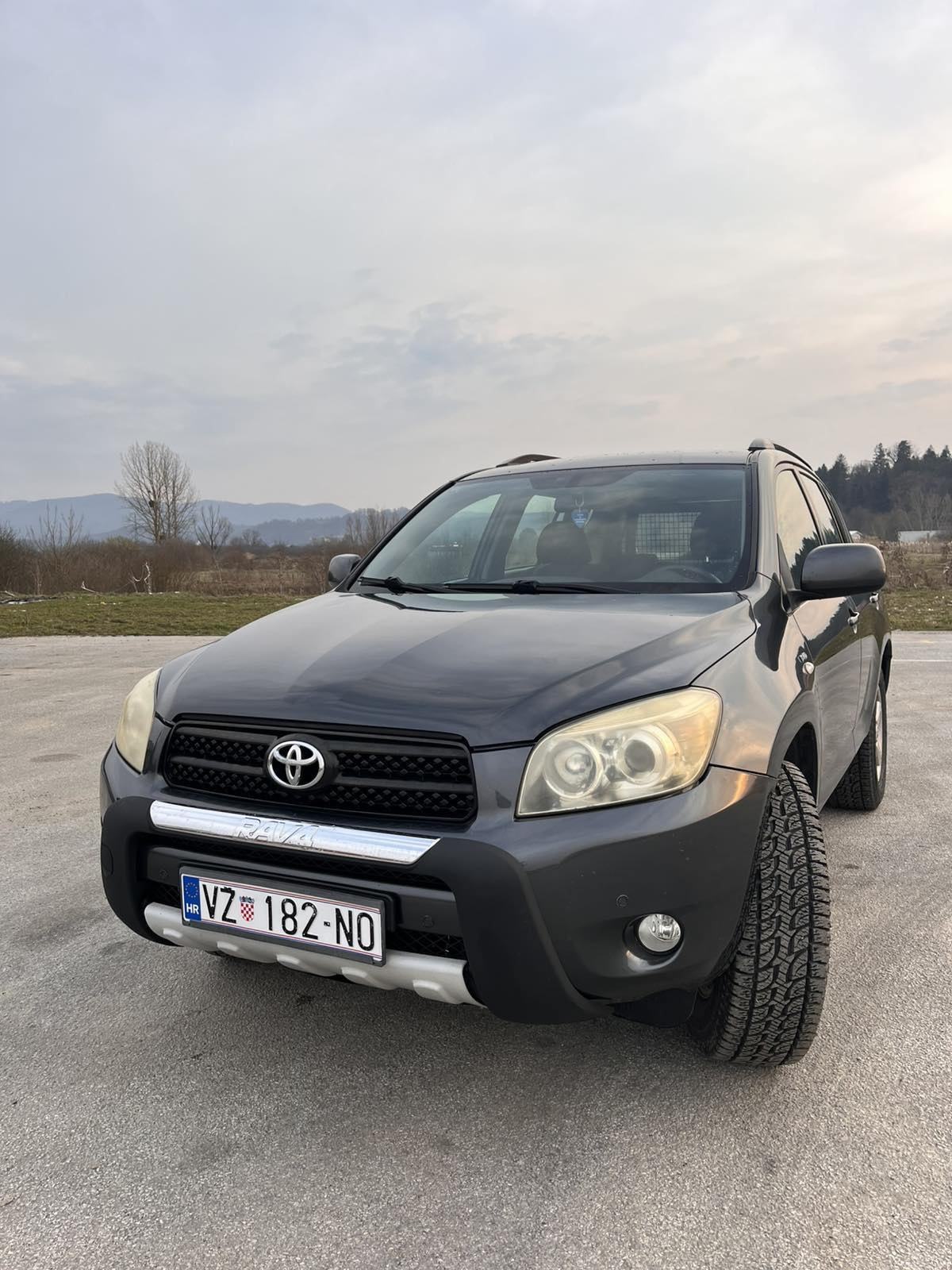 Toyota RAV4 2,2 D-4D, fotografija 4