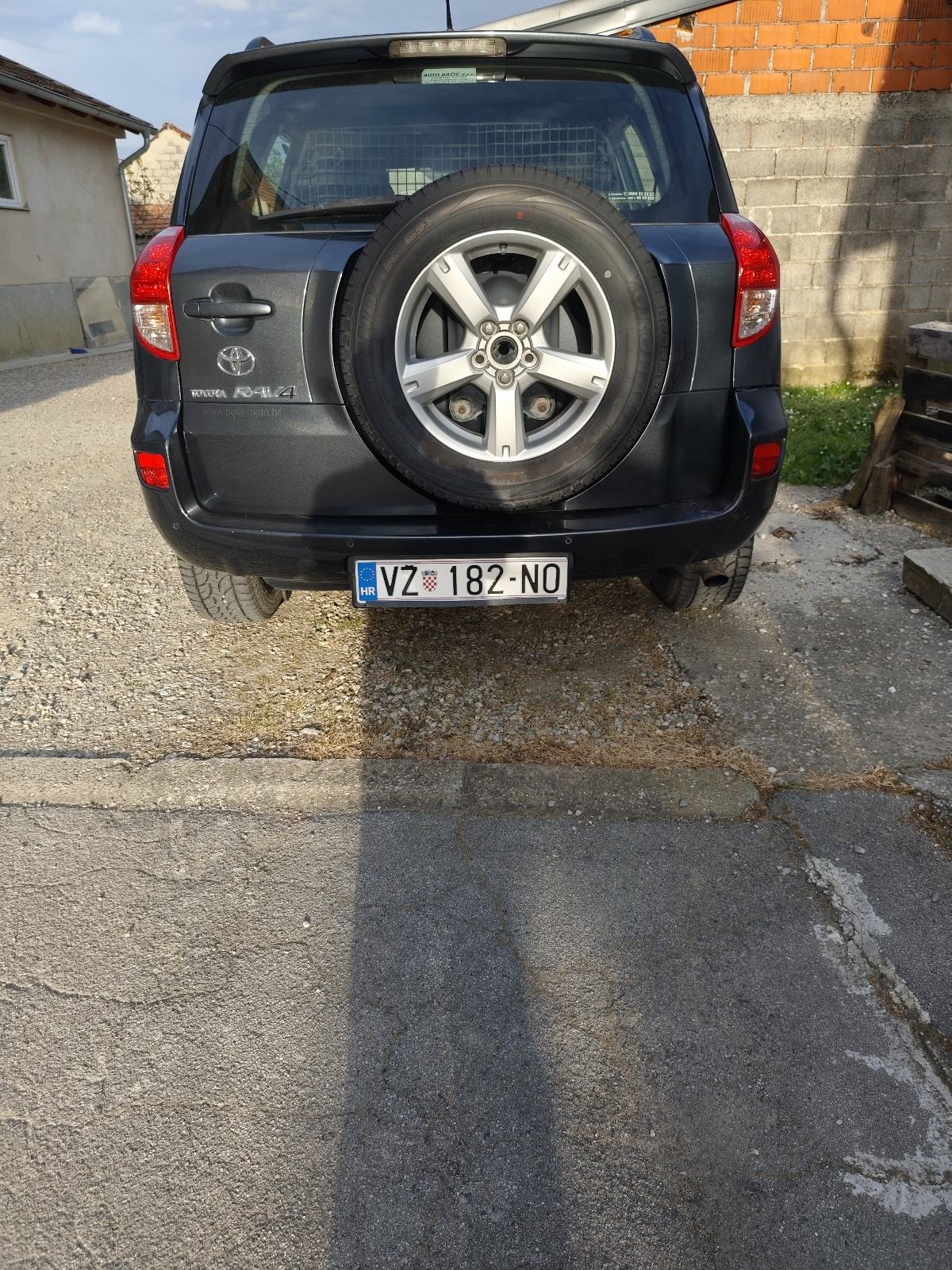 Toyota RAV4 2,2 D-4D, fotografija 3