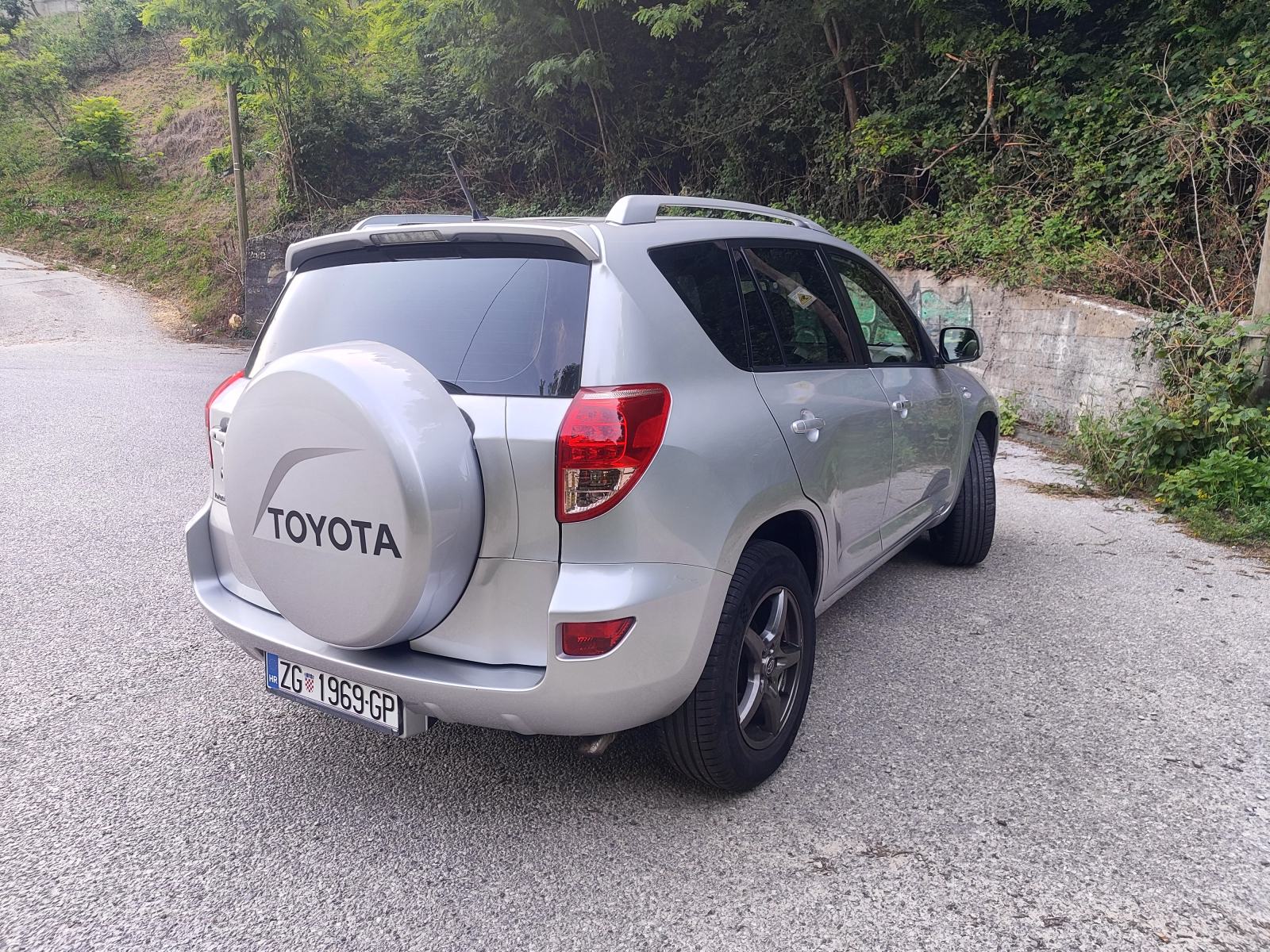 Toyota RAV4 2,2 D-4D, fotografija 5