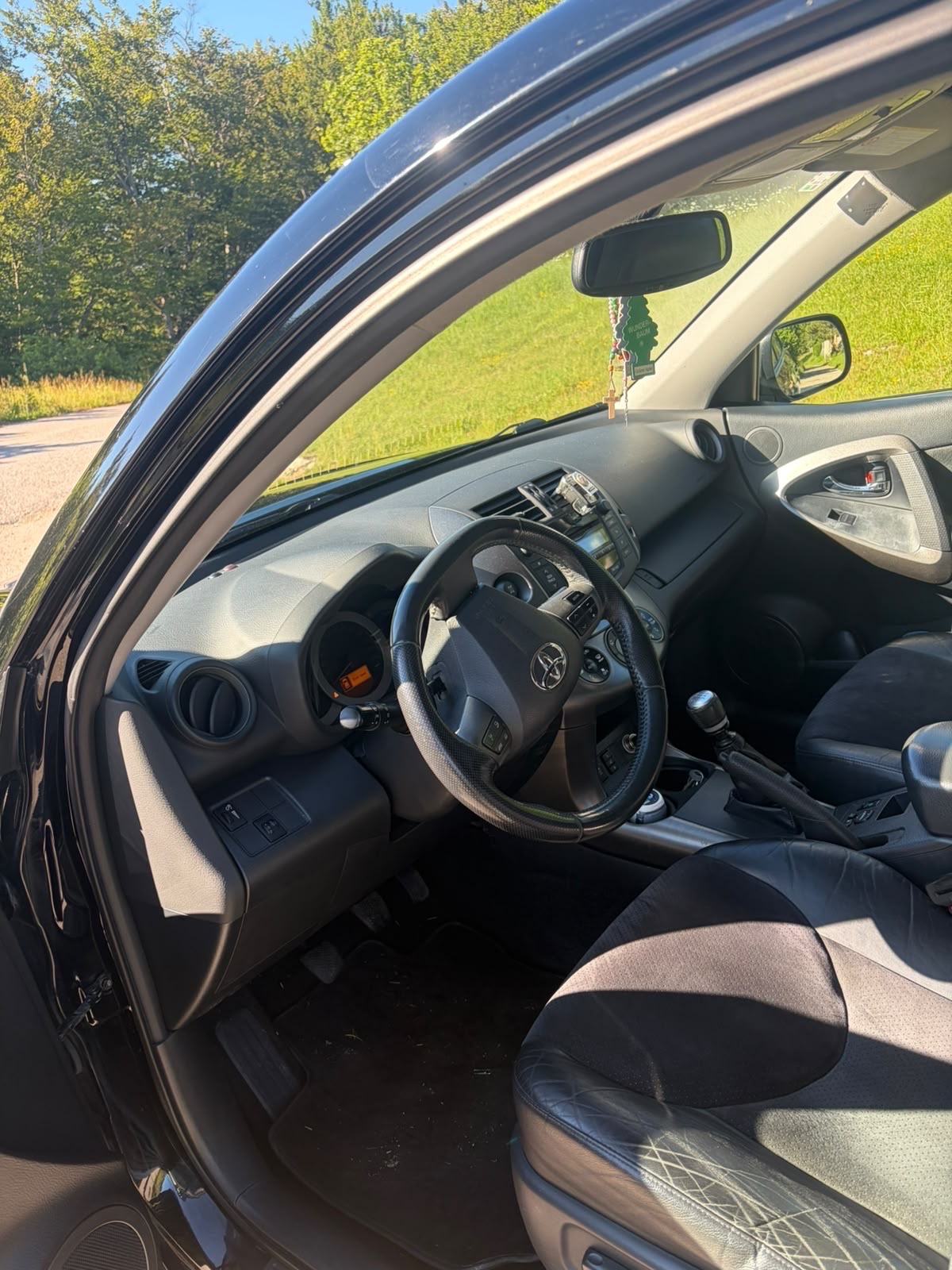 Toyota RAV4 2,2 D-4D, fotografija 9
