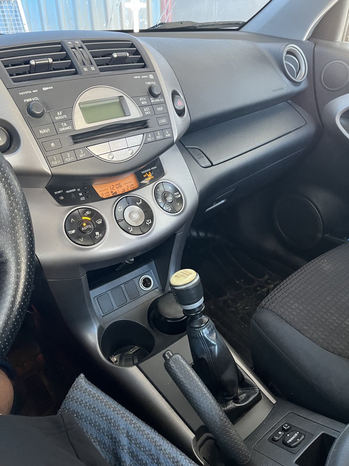 Toyota RAV4 2,2 D-4D, fotografija 3