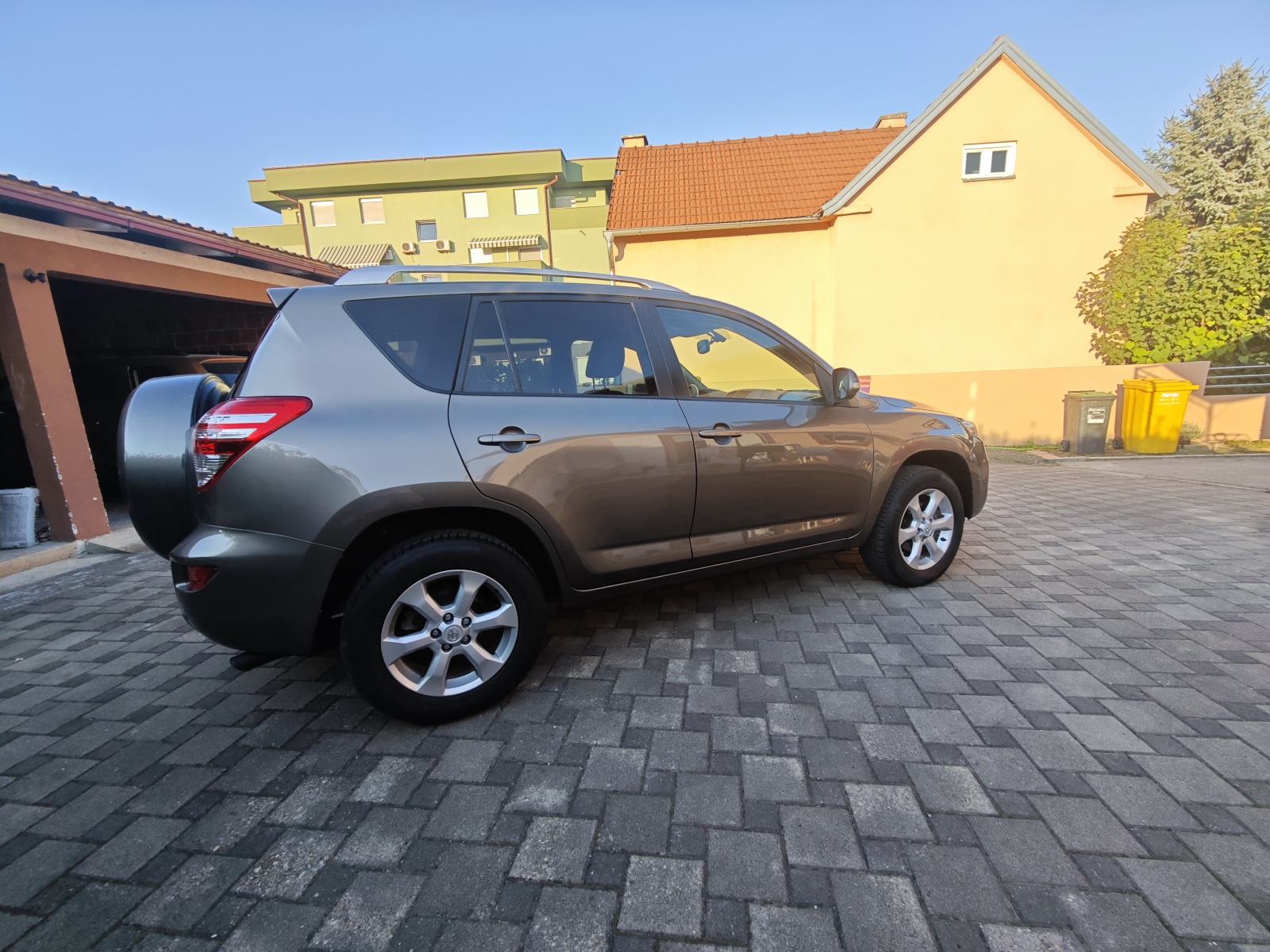 Toyota RAV4 2,2 D-4D Sport, fotografija 2