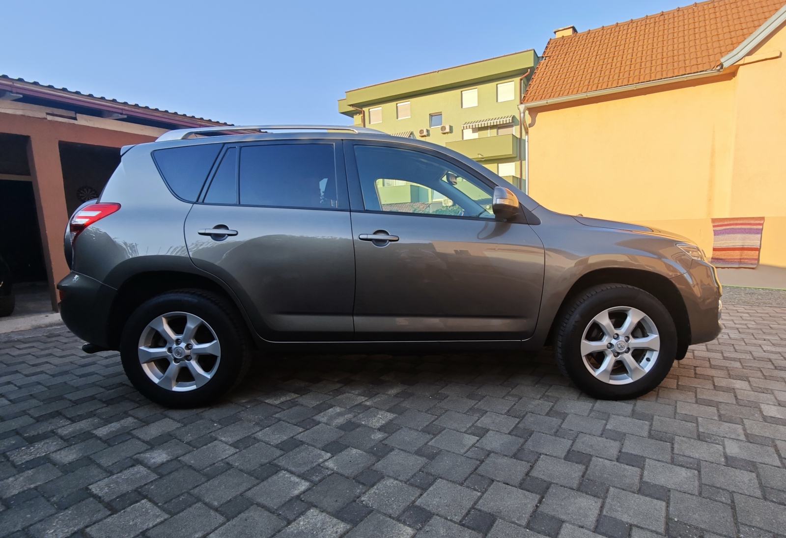 Toyota RAV4 2,2 D-4D Sport, fotografija 7