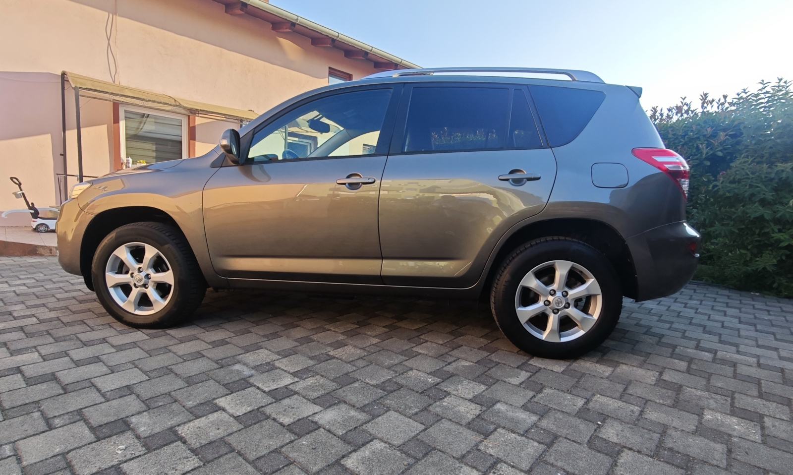 Toyota RAV4 2,2 D-4D Sport, fotografija 8