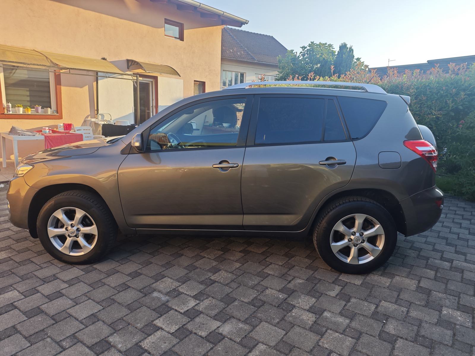 Toyota RAV4 2,2 D-4D Sport, fotografija 3