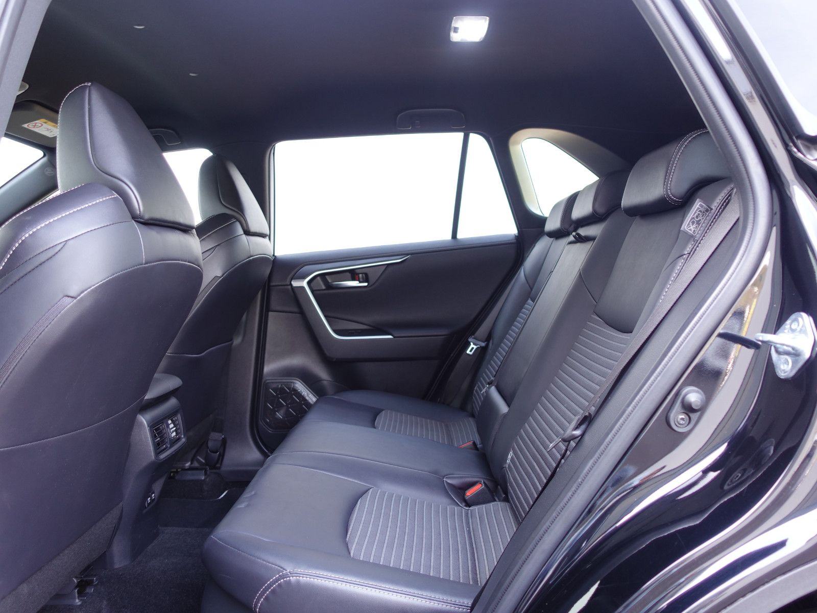 Toyota RAV4 2.5 (218 KS) Hybrid e-CVT Black Edition ACC LED KAMERA 360, fotografija 12