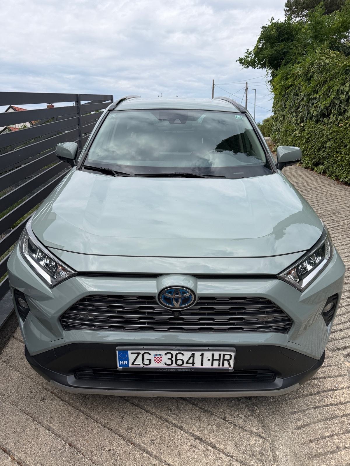 Toyota RAV4 2.5 Hybrid | 1. VLASNIK | HR AUTO | 99.000 km, fotografija 3