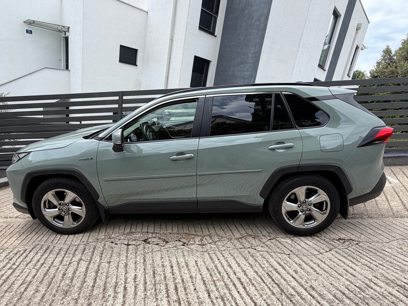 Toyota RAV4 2.5 Hybrid | 1. VLASNIK | HR AUTO | 99.000 km, fotografija 2