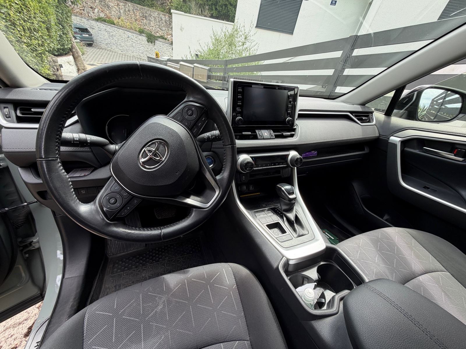 Toyota RAV4 2.5 Hybrid | 1. VLASNIK | HR AUTO | 99.000 km, fotografija 10