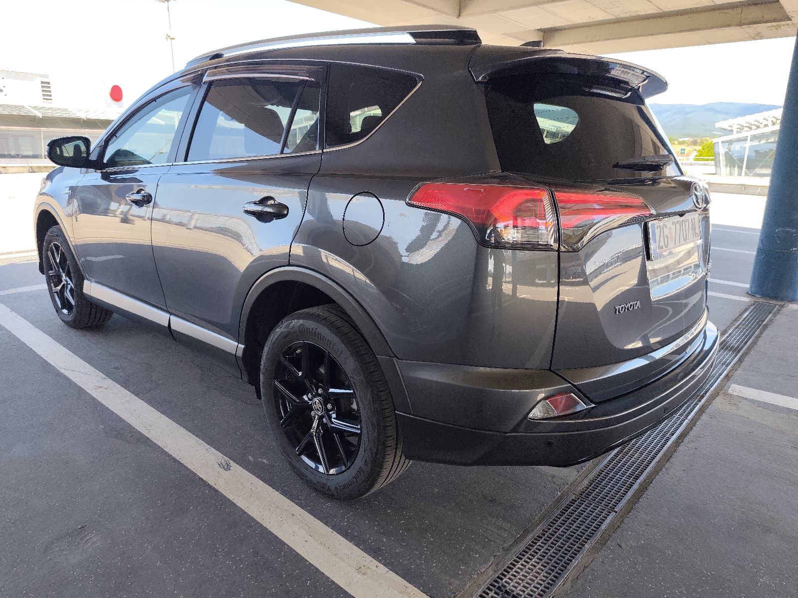 TOYOTA RAV4 2,5 HYBRID, 126TKM, HR AUTO, GARAŽIRAN, GARANCIJA 3G....., fotografija 6