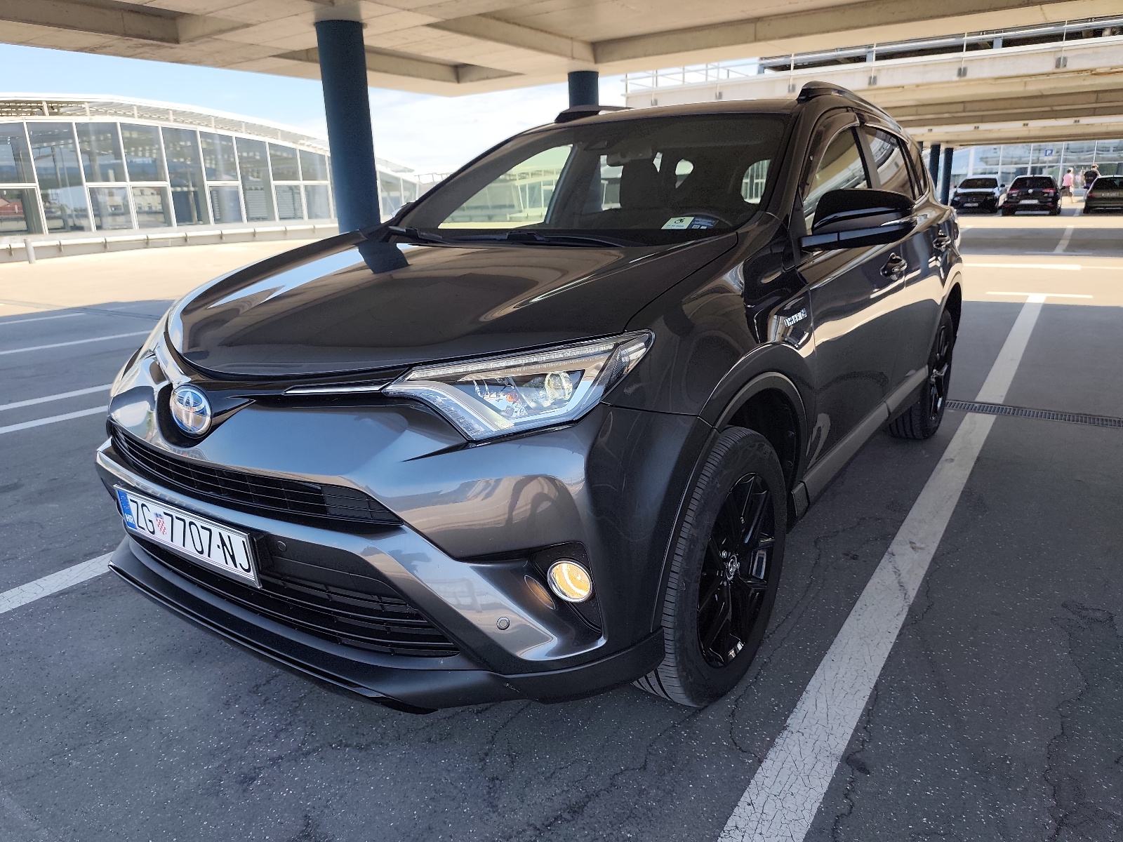 TOYOTA RAV4 2,5 HYBRID, 126TKM, HR AUTO, GARAŽIRAN, GARANCIJA 3G....., fotografija 5