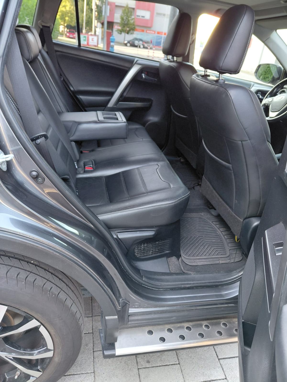 TOYOTA RAV4 2.5 HYBRID AUT. 197 KS • KOŽA • SUNROOF • KAMERA • NAVI, fotografija 6