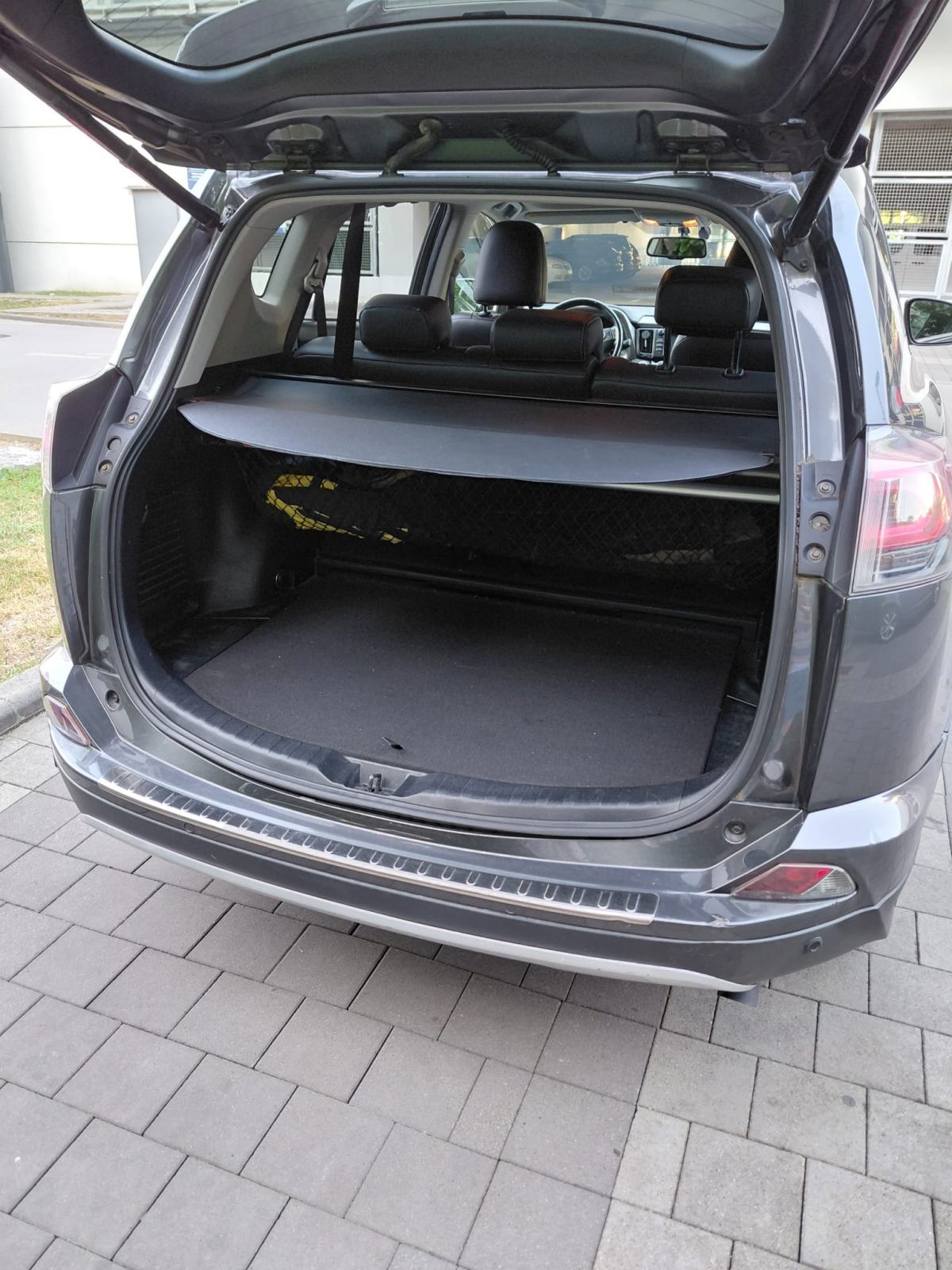 TOYOTA RAV4 2.5 HYBRID AUT. 197 KS • KOŽA • SUNROOF • KAMERA • NAVI, fotografija 16