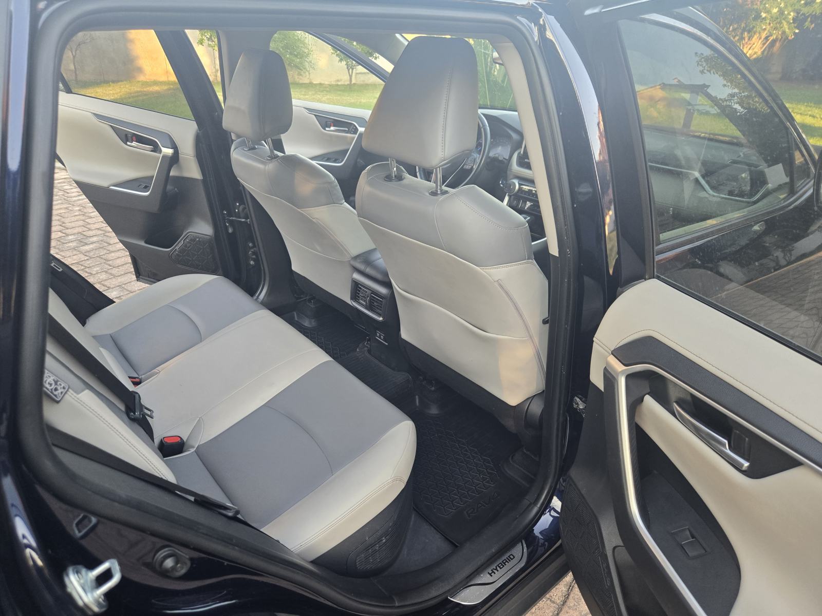 Toyota RAV4 2,5 AWD Hybrid - 4 GOD JAMSTVA, ODLIČNO STANJE!, fotografija 15