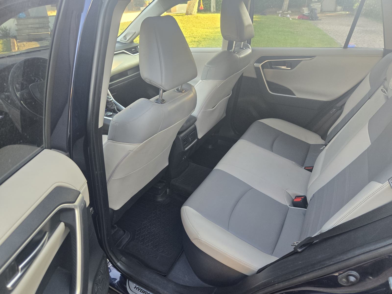 Toyota RAV4 2,5 AWD Hybrid - 4 GOD JAMSTVA, ODLIČNO STANJE!, fotografija 14