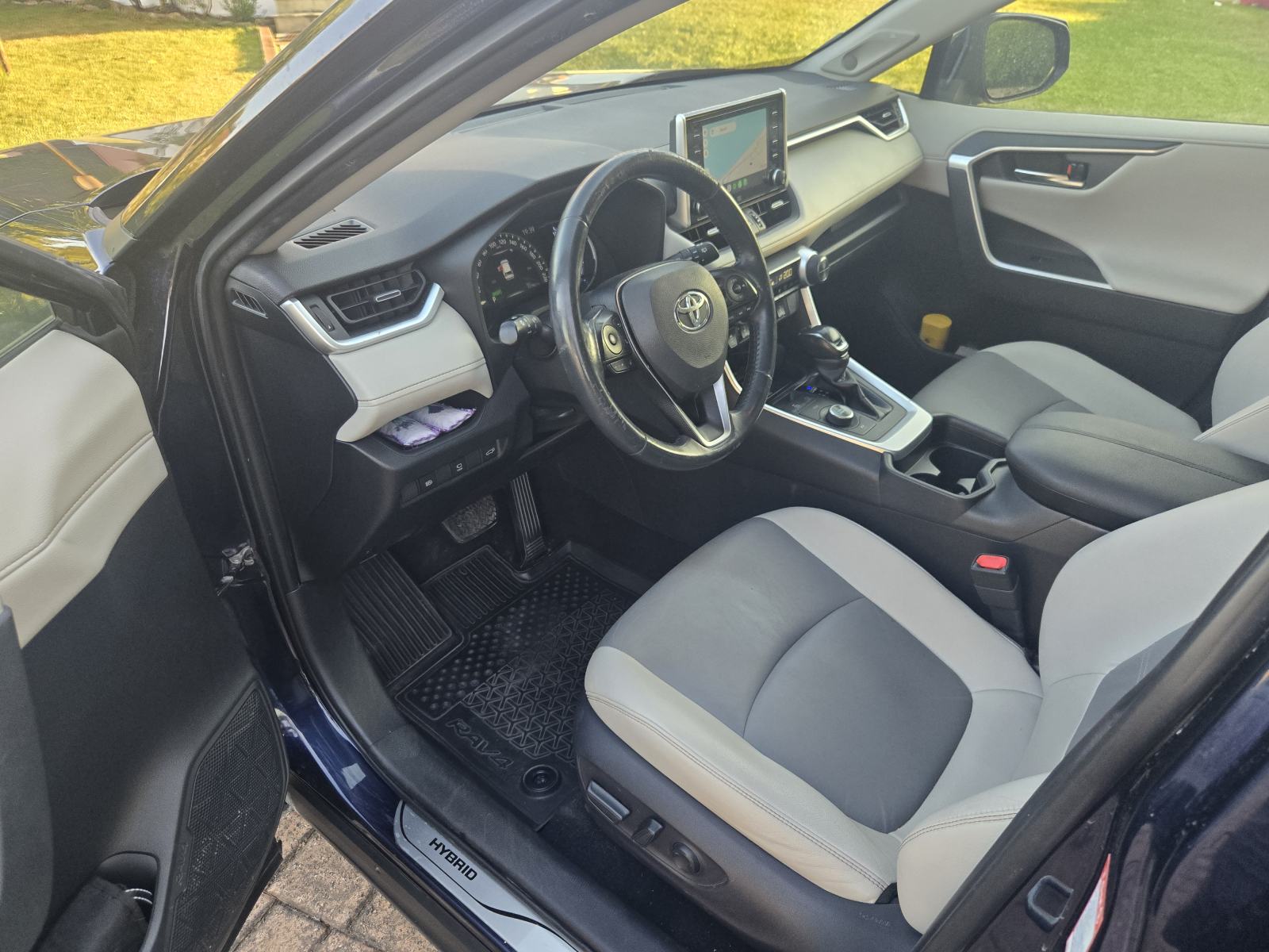 Toyota RAV4 2,5 AWD Hybrid - 4 GOD JAMSTVA, ODLIČNO STANJE!, fotografija 9