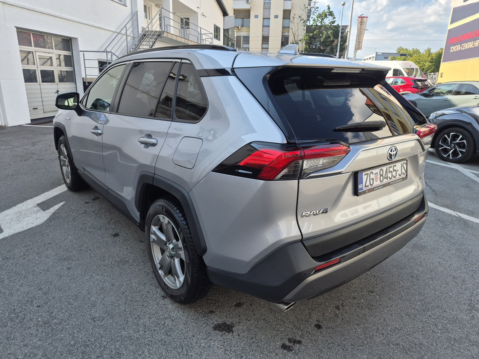 Toyota RAV4 2,5 HIBRID, KOŽA, GRIJANJE SJEDALA. HR JAMSTVO, NAVI..., fotografija 3