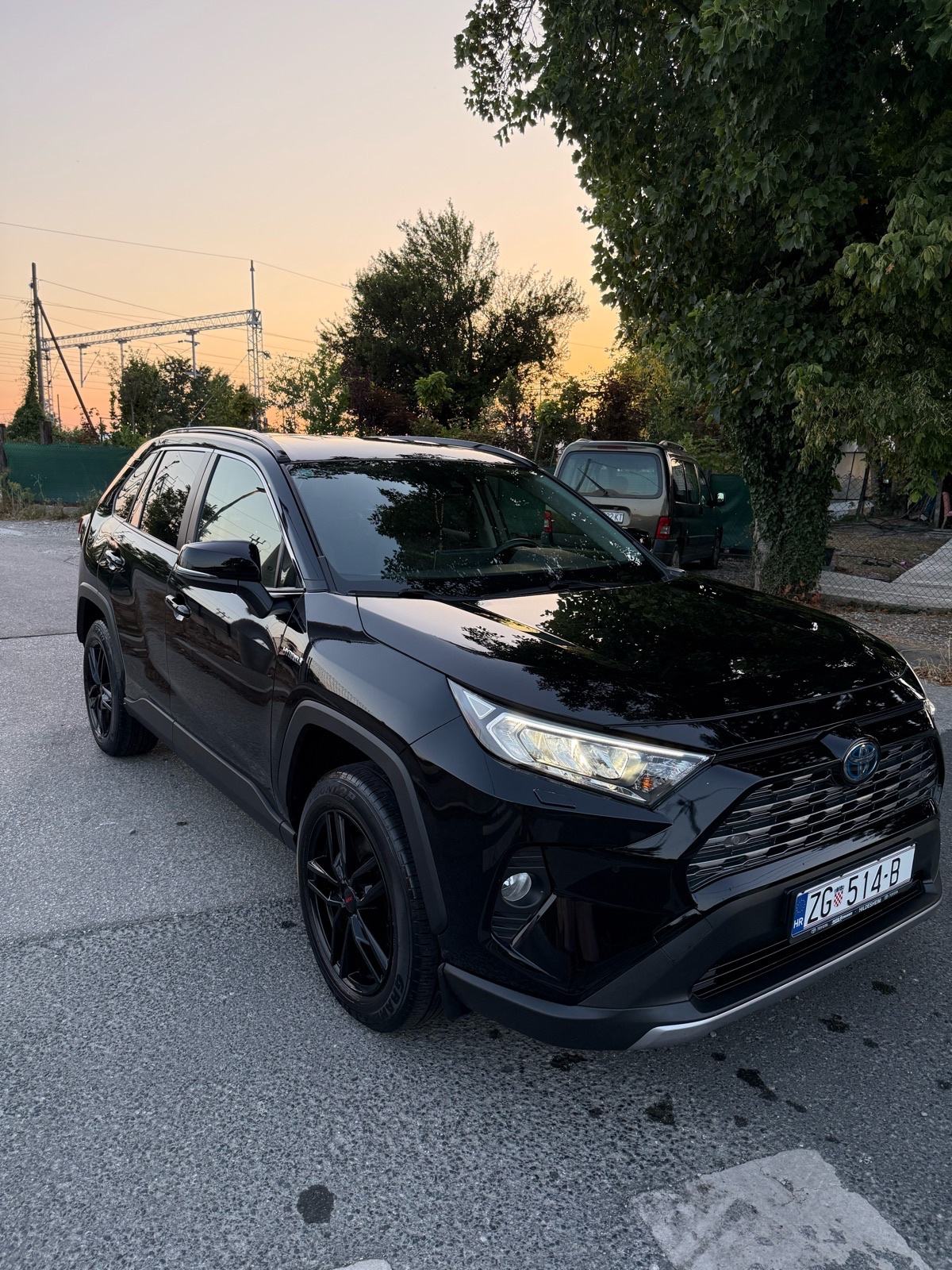 Toyota RAV4 2,5 HYBIRD, fotografija 3