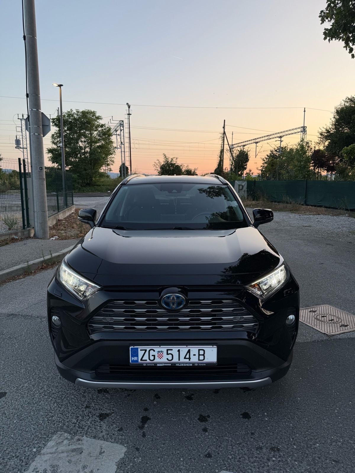 Toyota RAV4 2,5 HYBIRD, fotografija 2