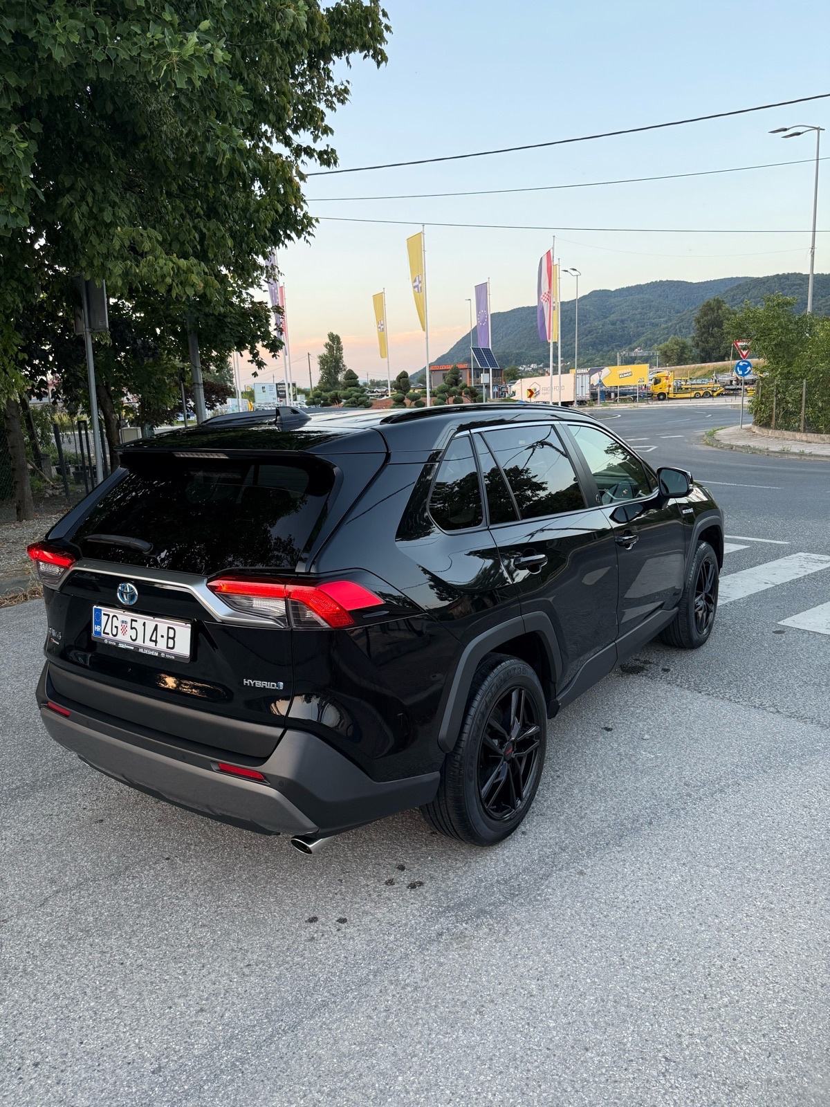 Toyota RAV4 2,5 HYBIRD, fotografija 5