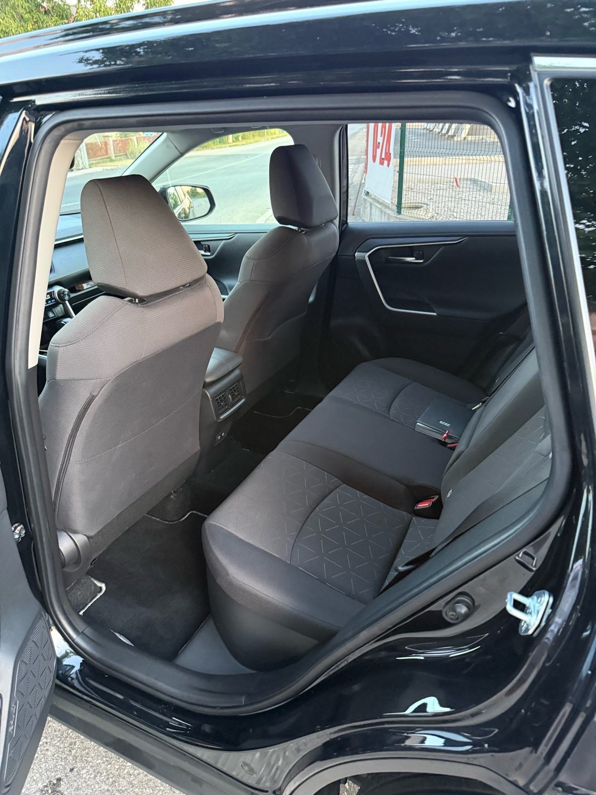 Toyota RAV4 2,5 HYBIRD, fotografija 12