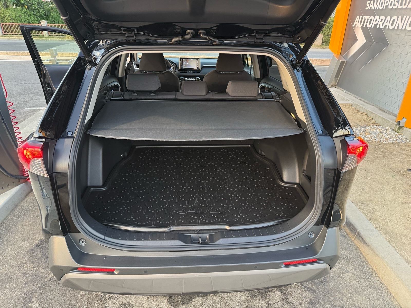 Toyota RAV4 2,5 HYBIRD, fotografija 13