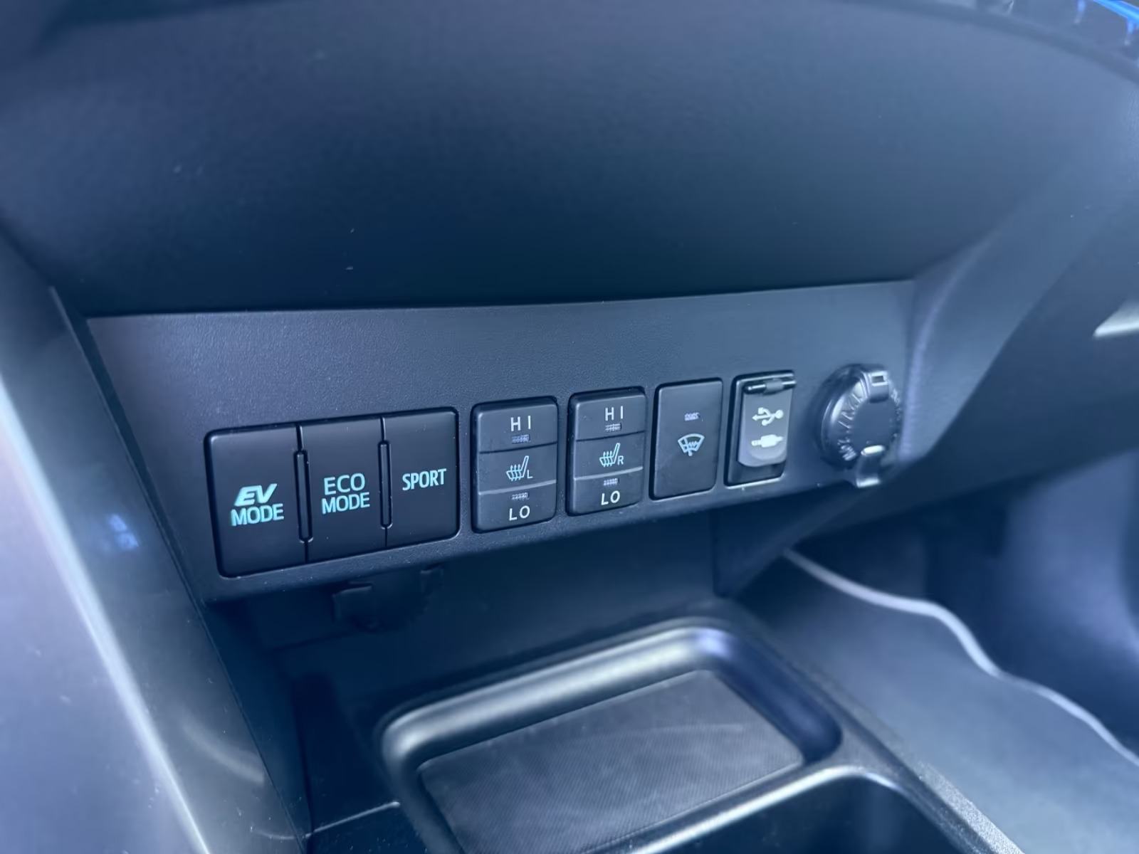 Toyota RAV4 2,5 HYBRID 197KS 4X4 BIXENON LED NAVI KAMERA JBL EL.SICEVI, fotografija 19