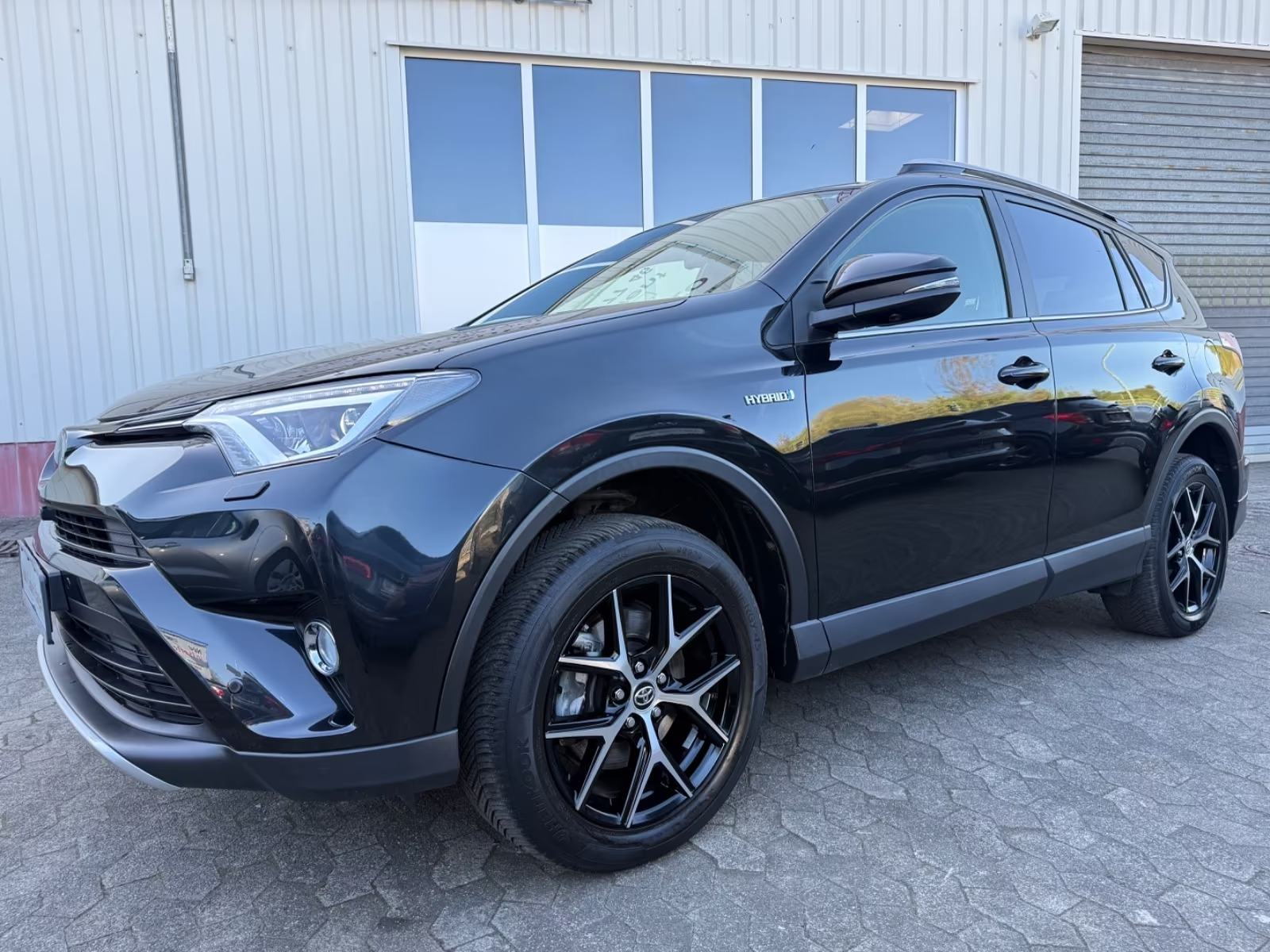Toyota RAV4 2,5 HYBRID 197KS 4X4 BIXENON LED NAVI KAMERA JBL EL.SICEVI, pogled izvana - slika 1