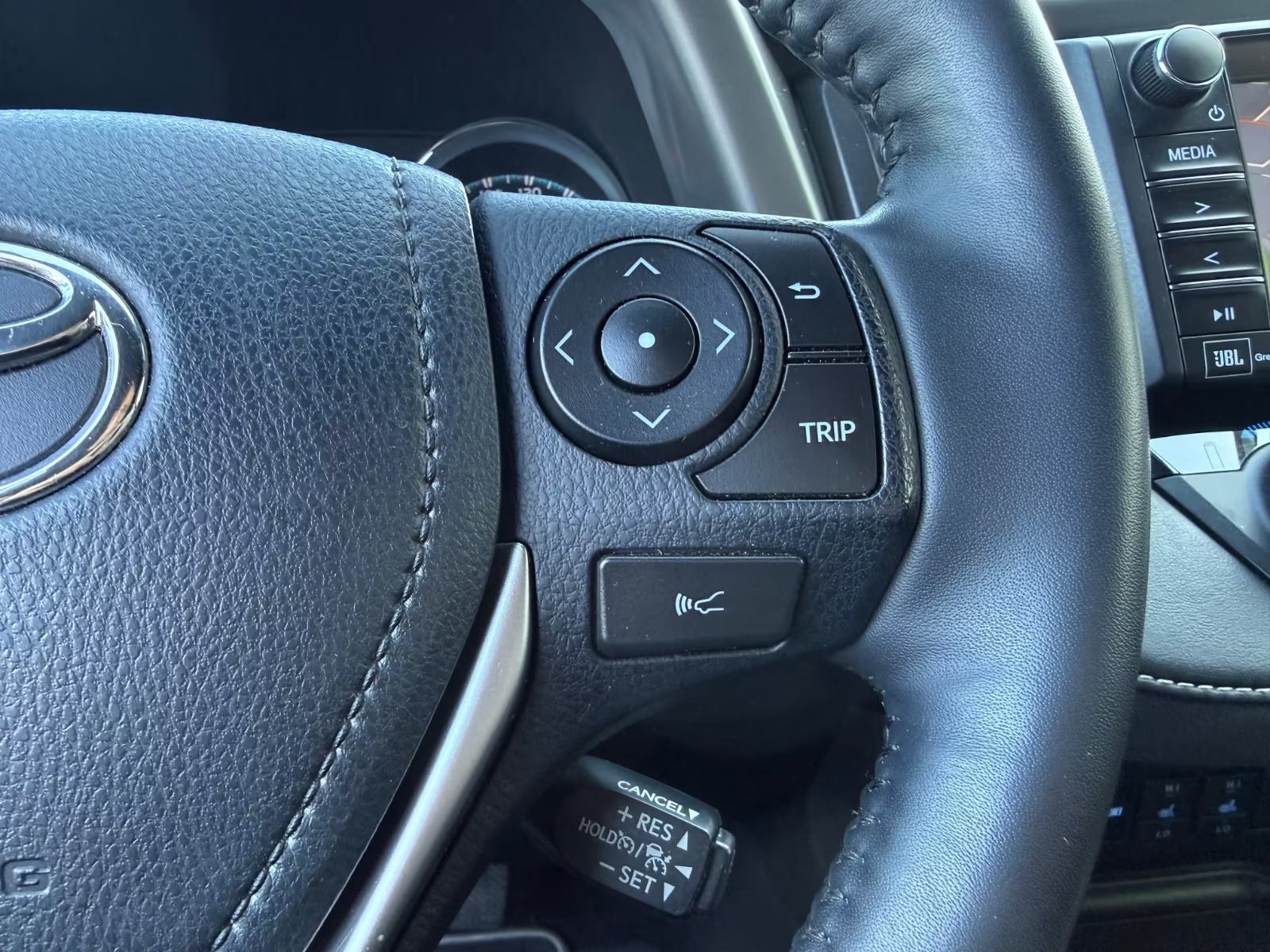 Toyota RAV4 2,5 HYBRID 197KS 4X4 BIXENON LED NAVI KAMERA JBL EL.SICEVI, fotografija 16