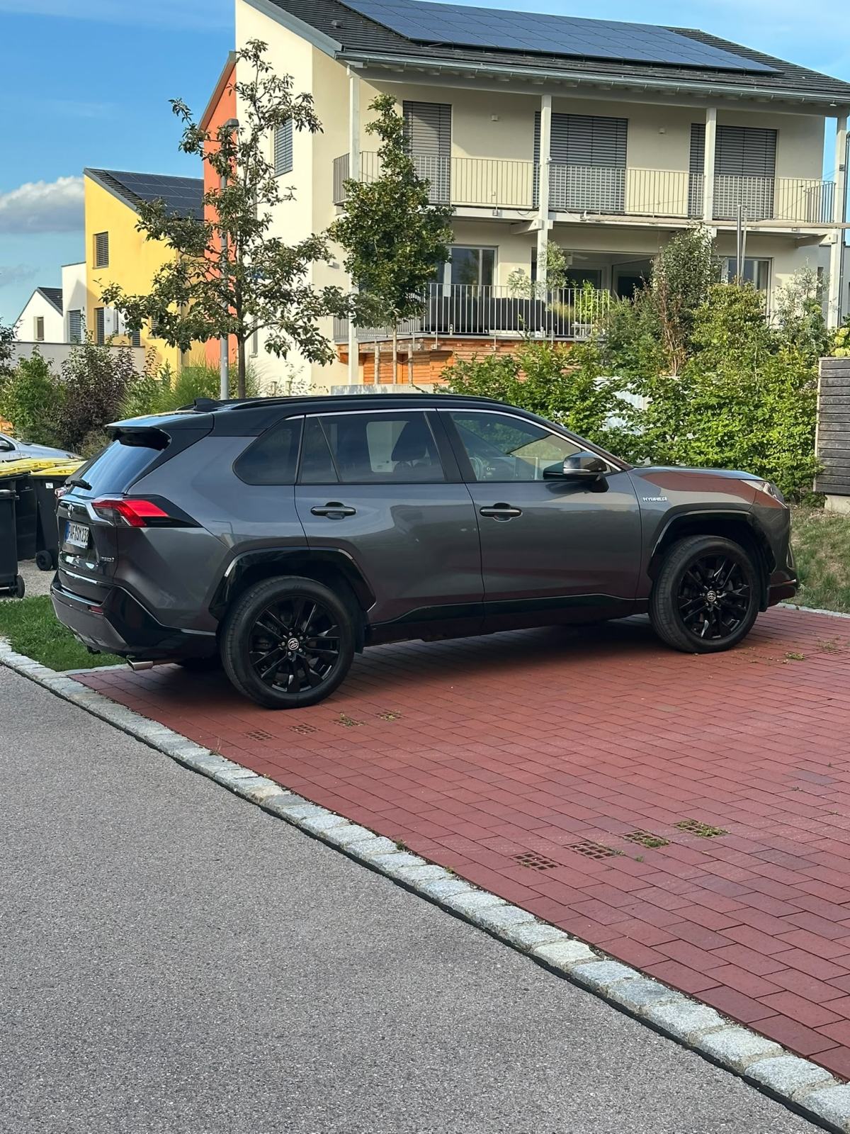 Toyota RAV4 2.5 Hybrid AWD-i Lounge | 222 KS | 4x4 | koža | JBL, fotografija 2