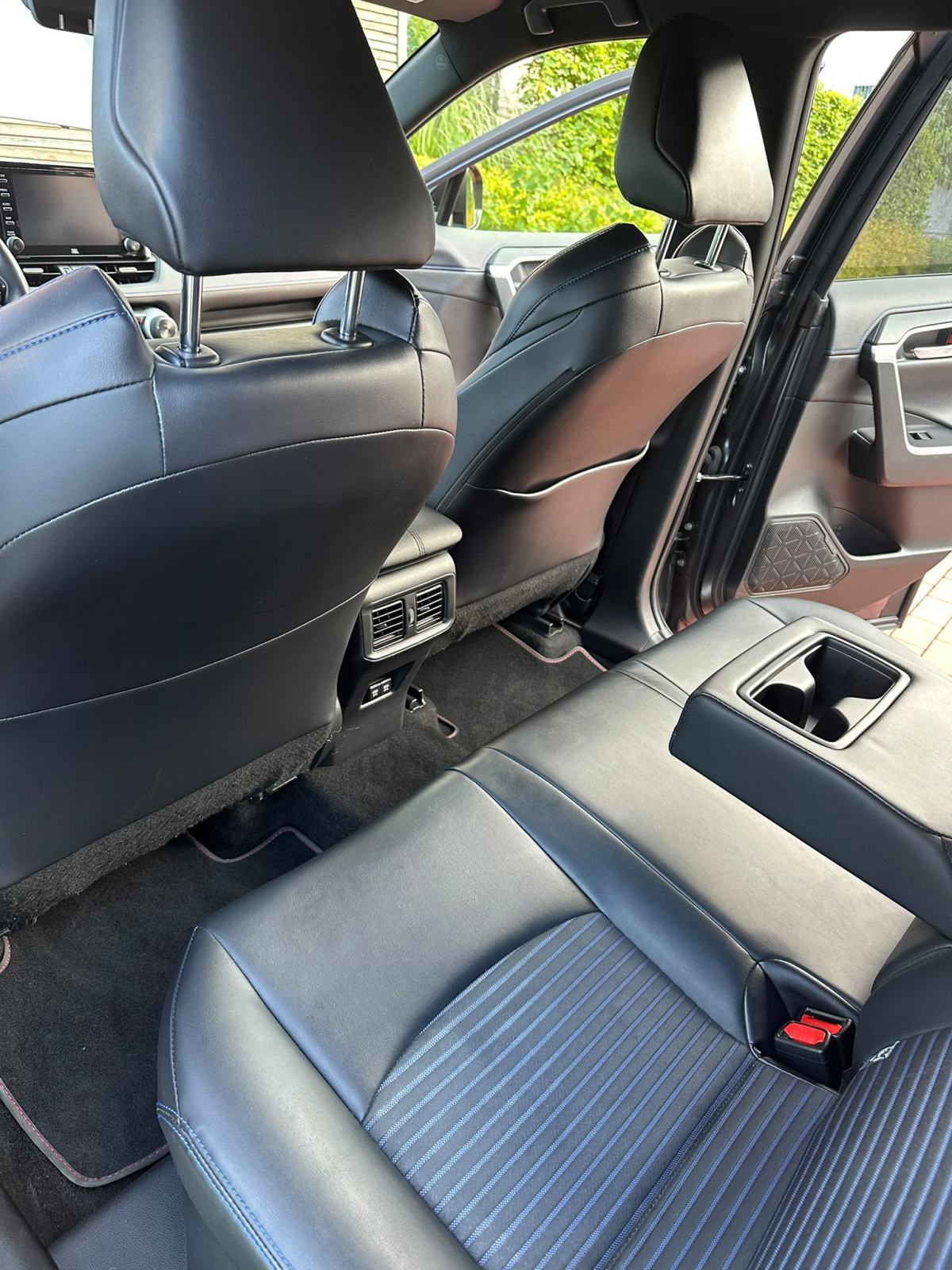 Toyota RAV4 2.5 Hybrid AWD-i Lounge | 222 KS | 4x4 | koža | JBL, fotografija 12