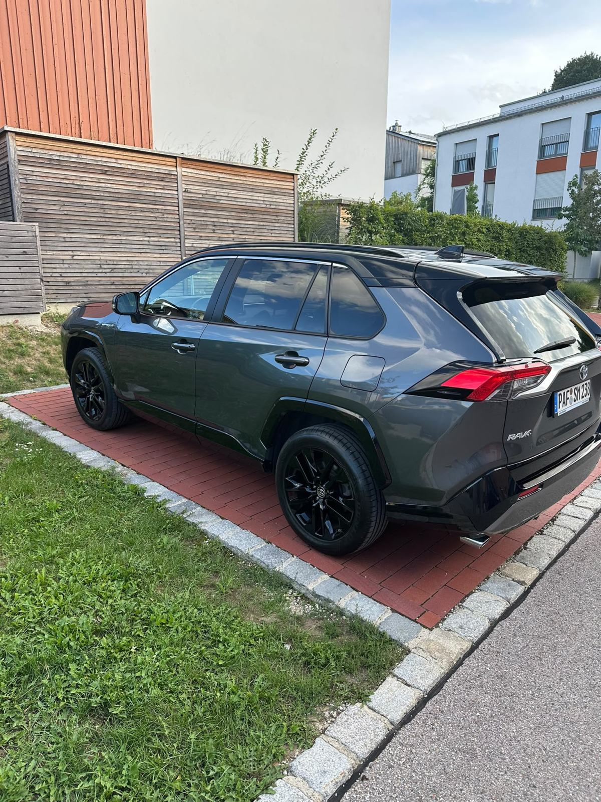 Toyota RAV4 2.5 Hybrid AWD-i Lounge | 222 KS | 4x4 | koža | JBL, fotografija 5