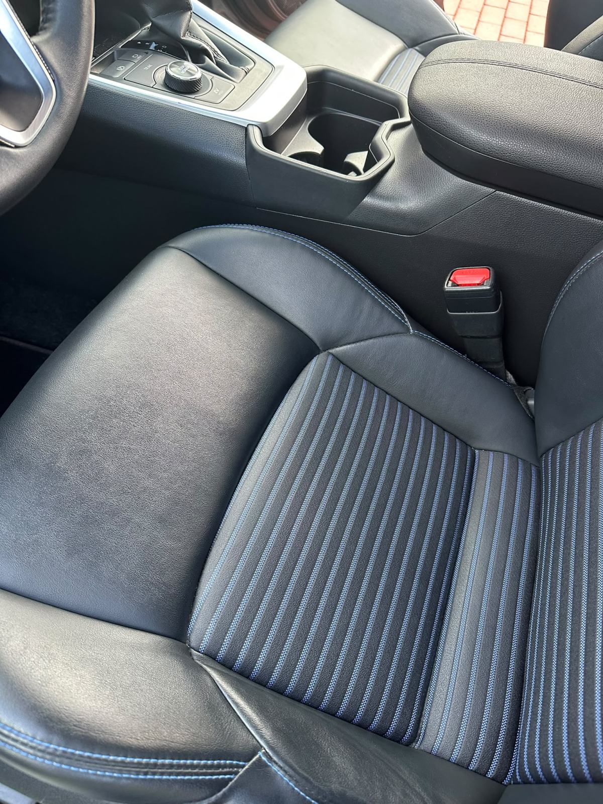 Toyota RAV4 2.5 Hybrid AWD-i Lounge | 222 KS | 4x4 | koža | JBL, fotografija 14