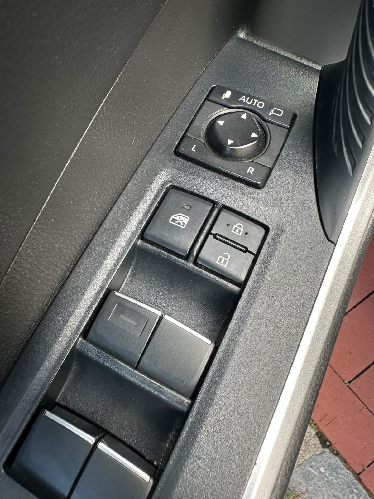 Toyota RAV4 2.5 Hybrid AWD-i Lounge | 222 KS | 4x4 | koža | JBL, fotografija 15