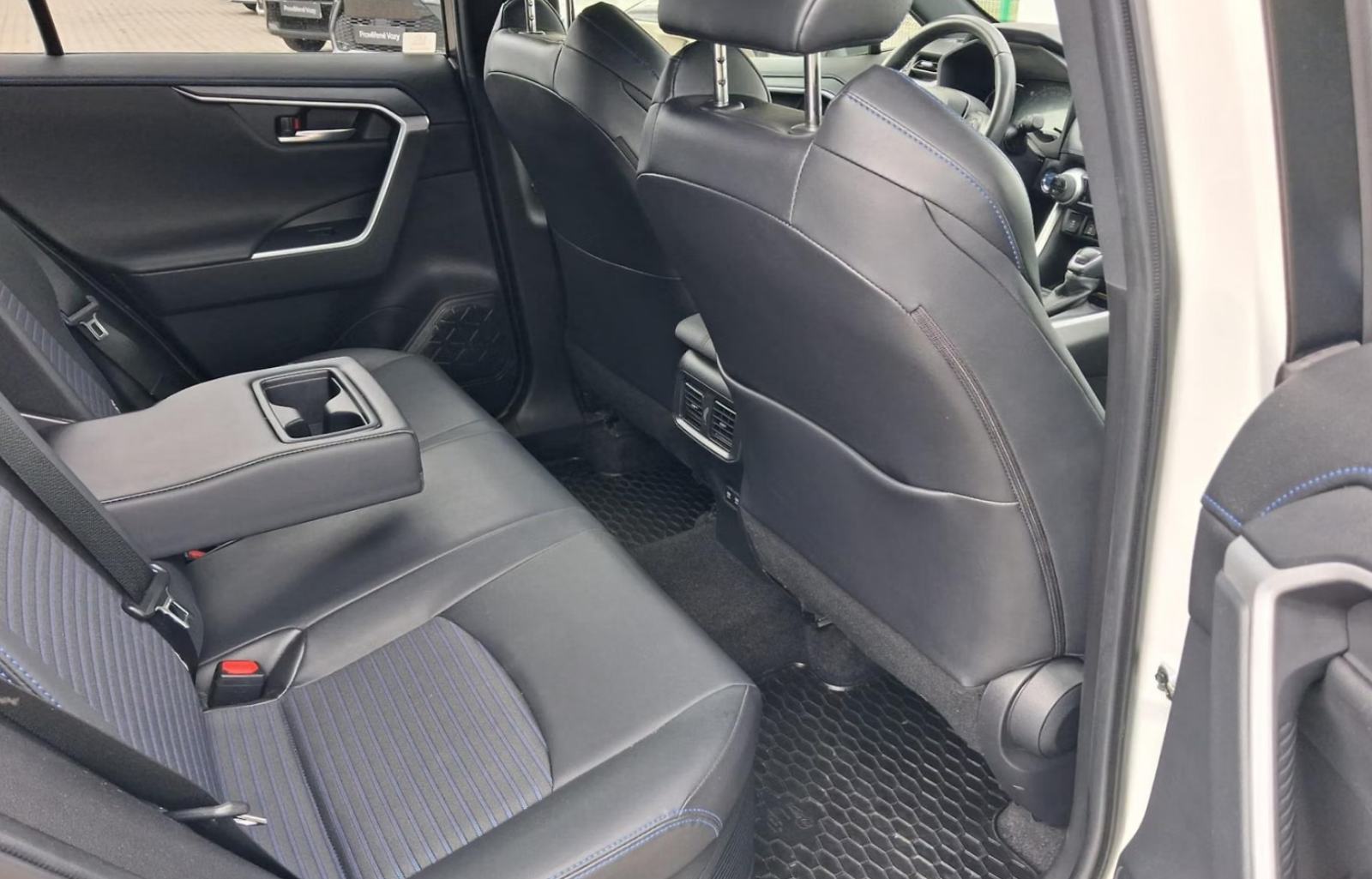 Toyota RAV4 2,5 HYBRID - LED, NAVI, KAMERA, fotografija 12