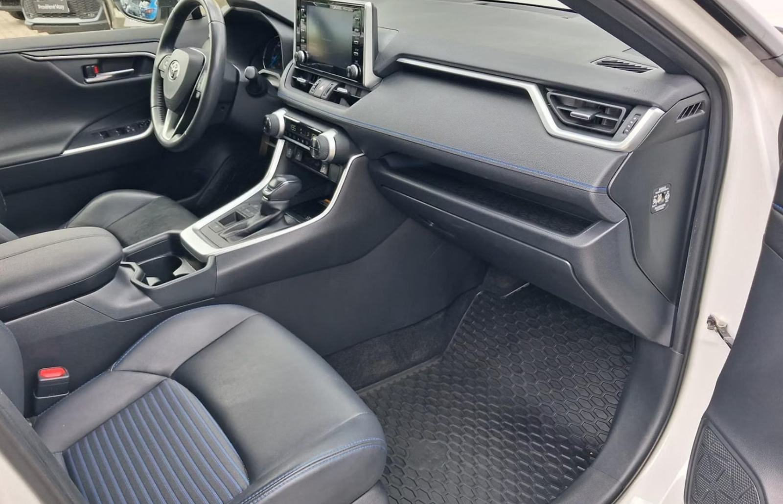 Toyota RAV4 2,5 HYBRID - LED, NAVI, KAMERA, fotografija 11