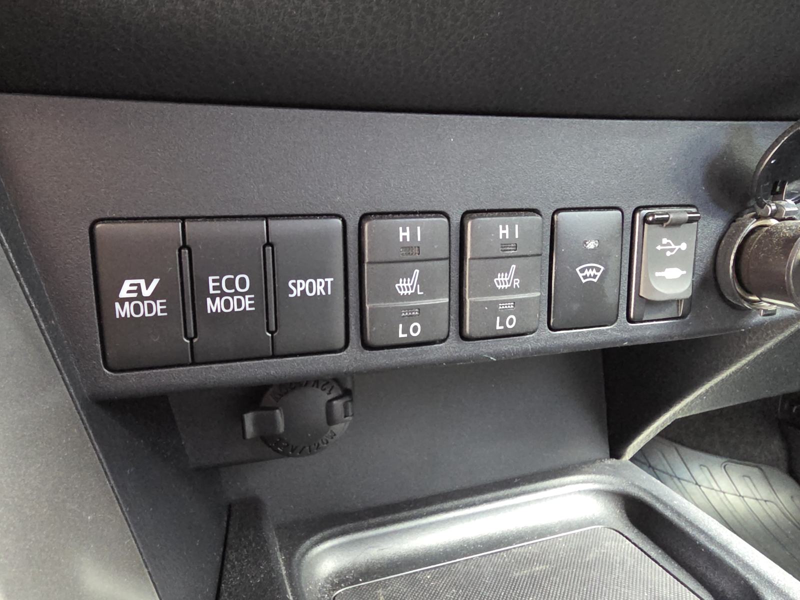 Toyota RAV4 2,5 Hybrid, fotografija 15