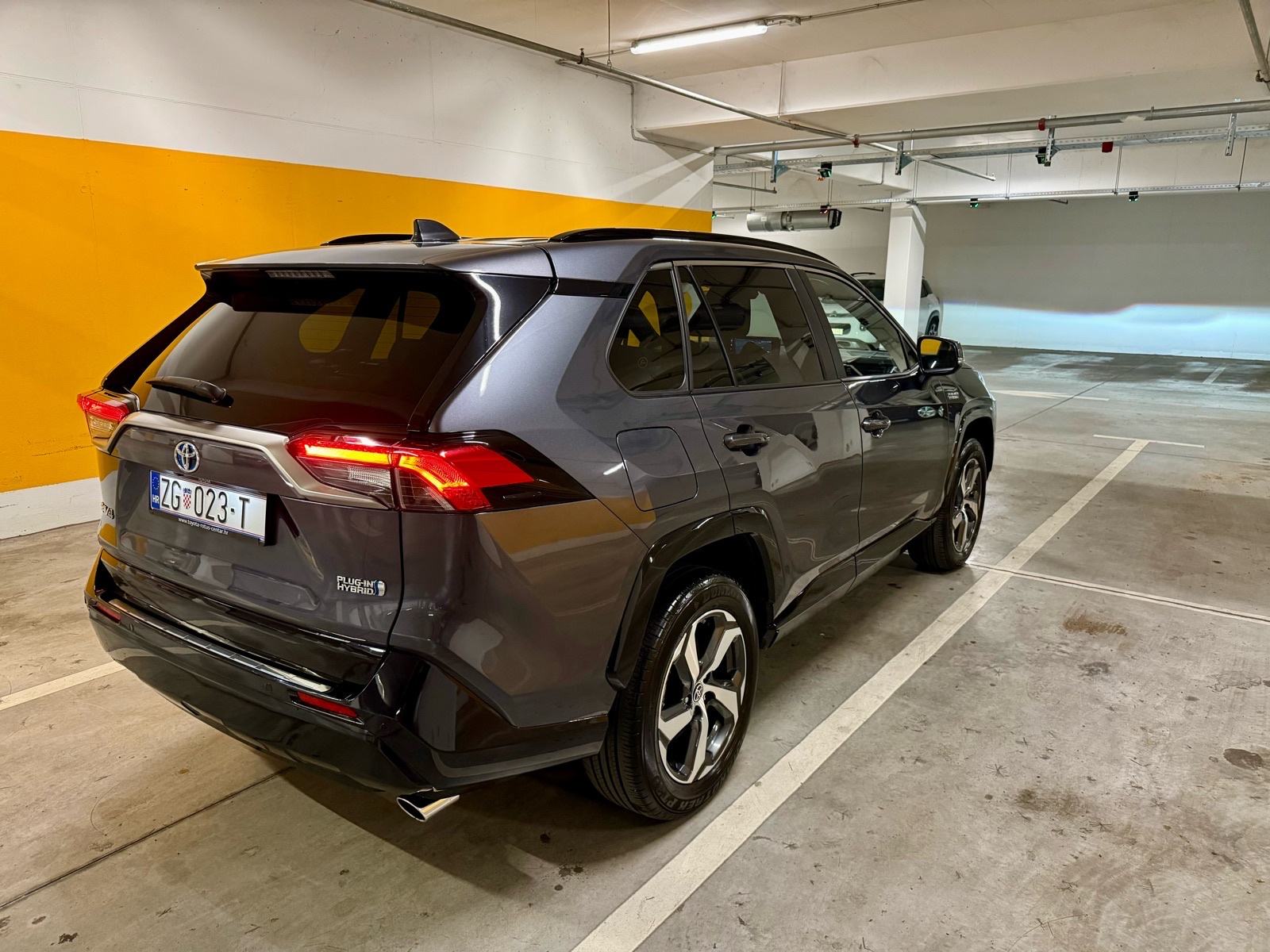Toyota RAV4 2.5, Plug In Hybrid, 306KS 4x4, fotografija 4