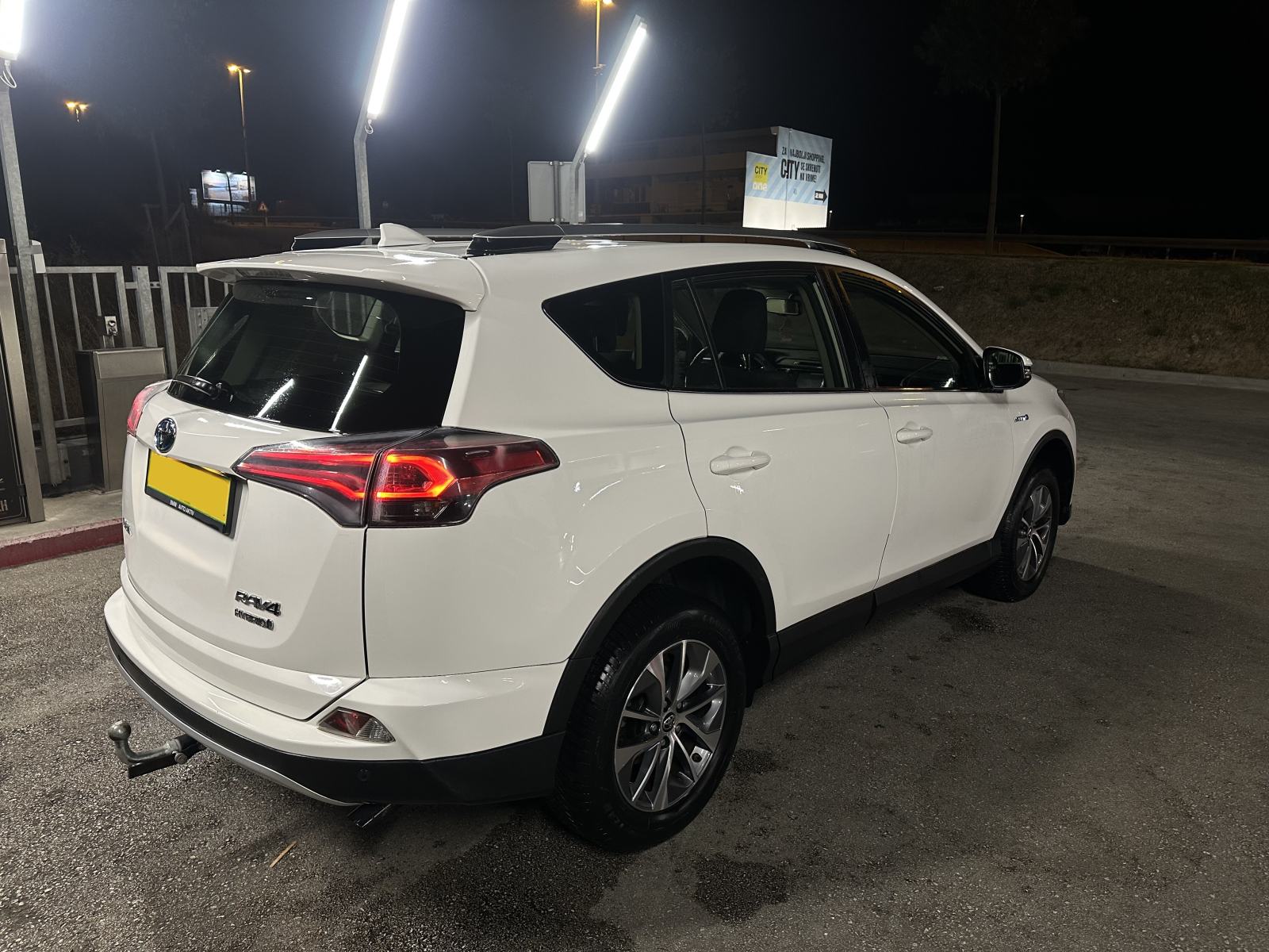 Toyota RAV4 2.5 VVT-i Hybrid Elegant, automatik,197ks, servisna knjiga, fotografija 8