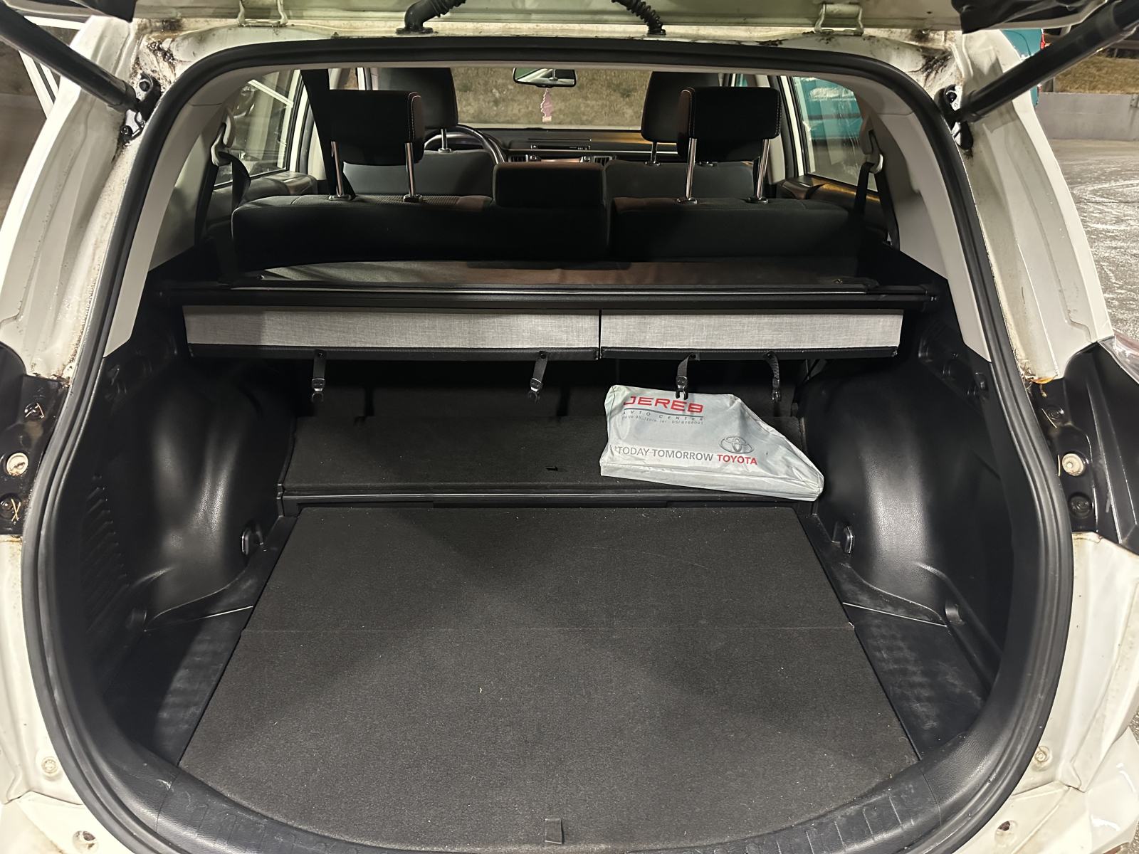 Toyota RAV4 2.5 VVT-i Hybrid Elegant, automatik,197ks, servisna knjiga, fotografija 11